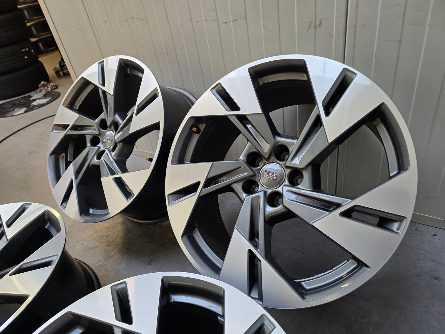 Demo Audi A6 Q3 A5 E-Tron 20 inch velgen Audi Sport