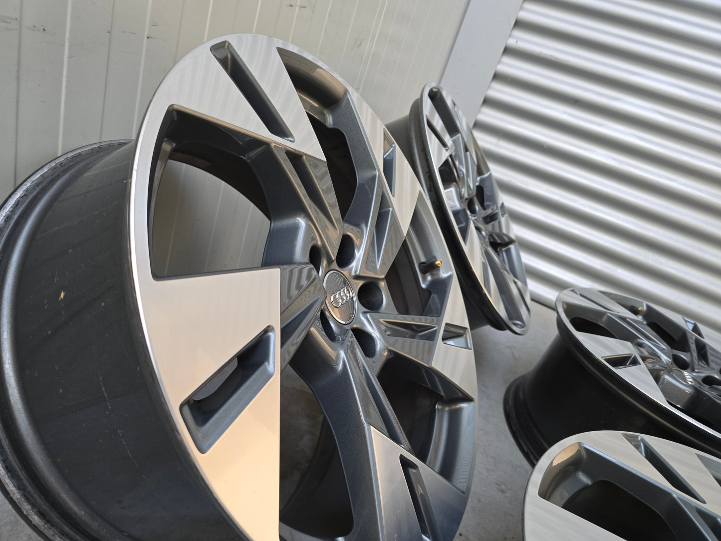 Demo Audi A6 Q3 A5 E-Tron 20 inch velgen Audi Sport