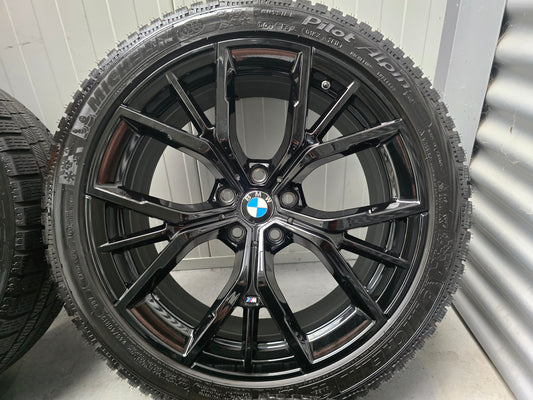 BMW 5 serie G30 G31 G60 G61 845M 19 inch winterbanden zwart