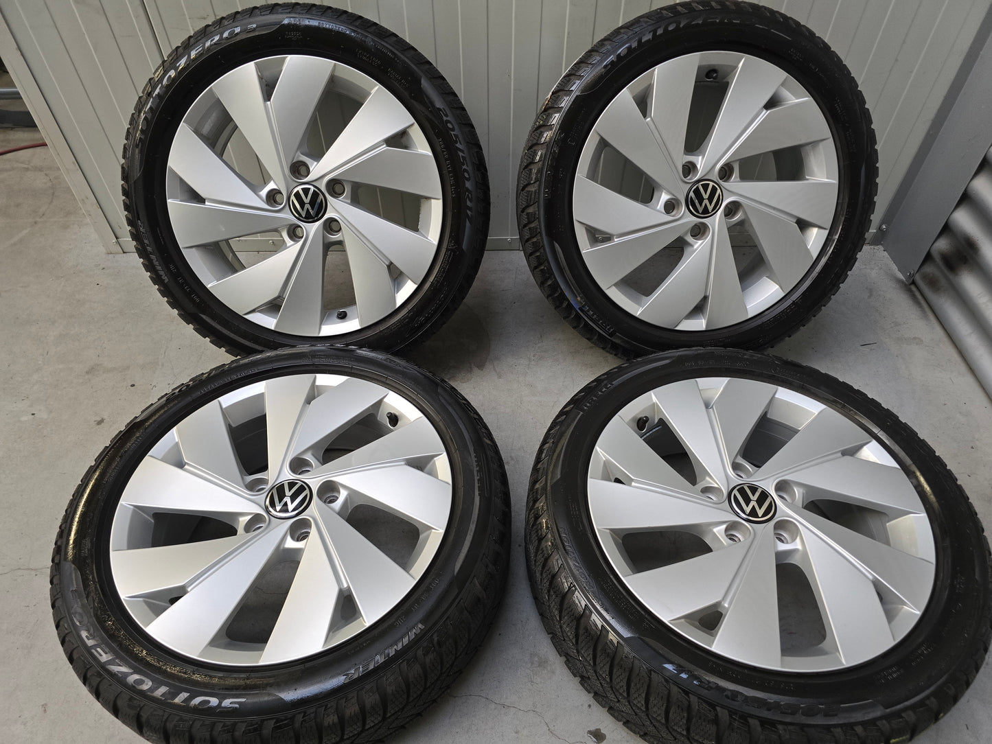 VW Caddy Golf Passat Jetta Audi A3 17 inch winterbanden 5x112 7mm