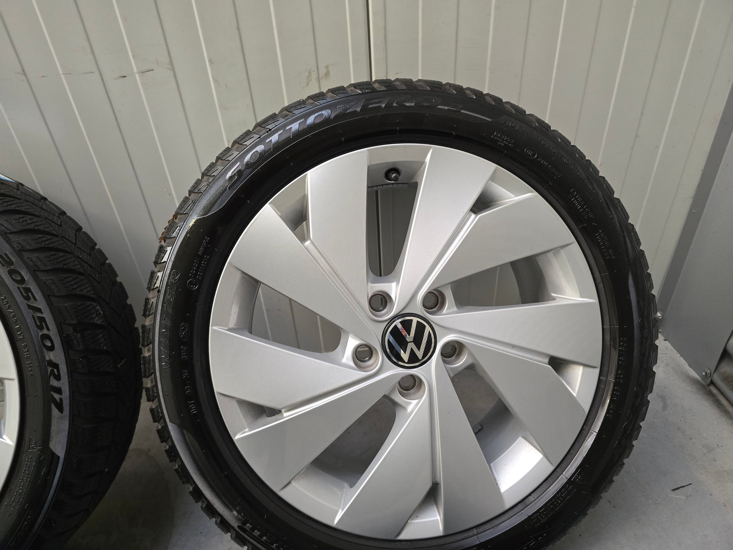 VW Caddy Golf Passat Jetta Audi A3 17 inch winterbanden 5x112 7mm