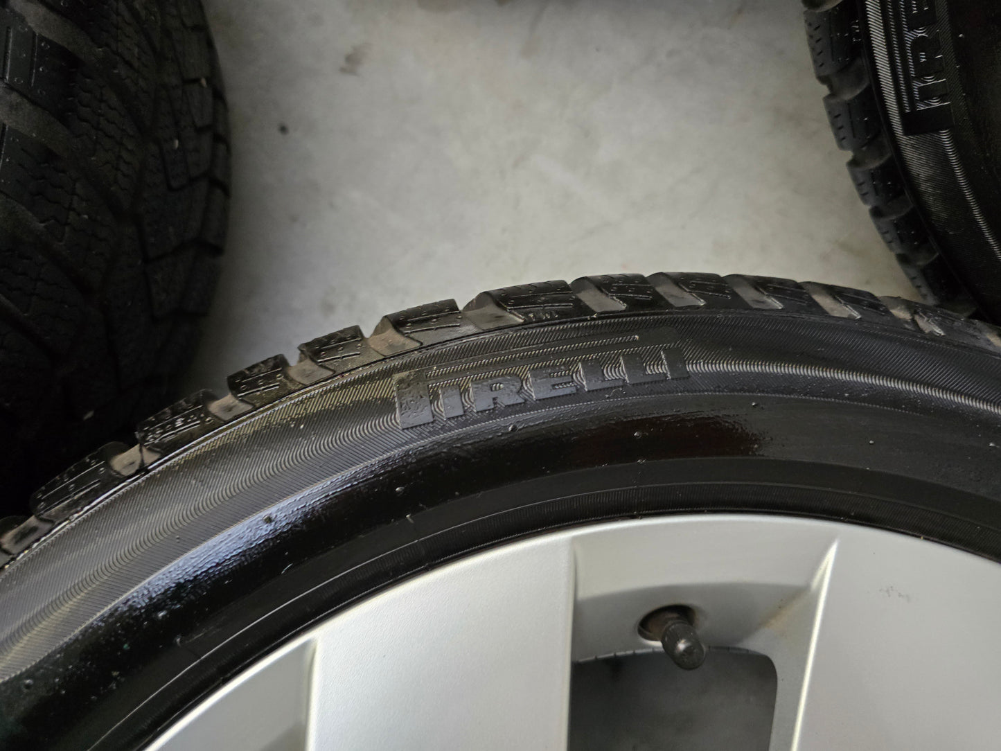 VW Caddy Golf Passat Jetta Audi A3 17 inch winterbanden 5x112 7mm