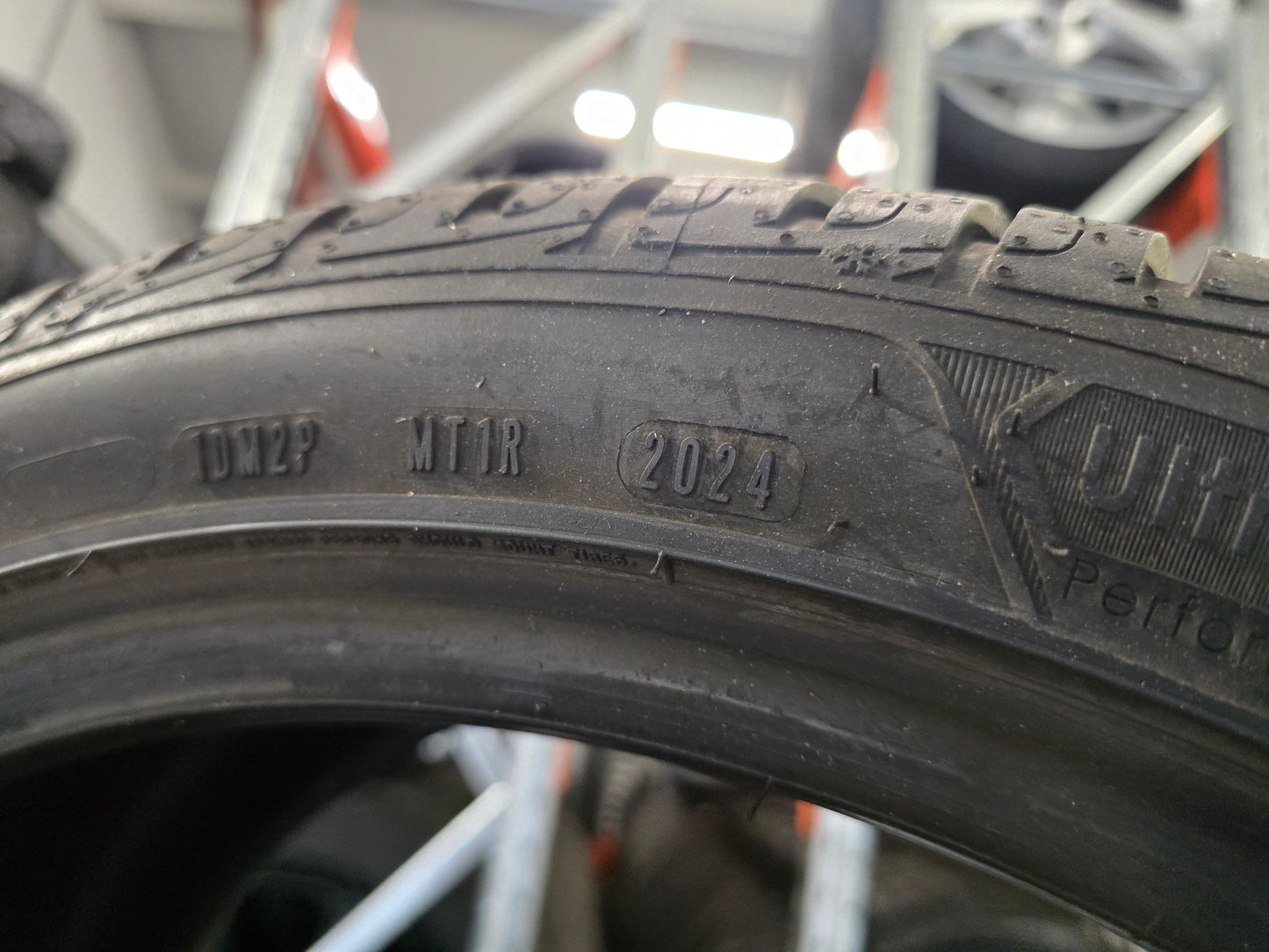 2x 245/40 R18 97V Goodyear Winterbanden NIEUW 8mm DOT2024