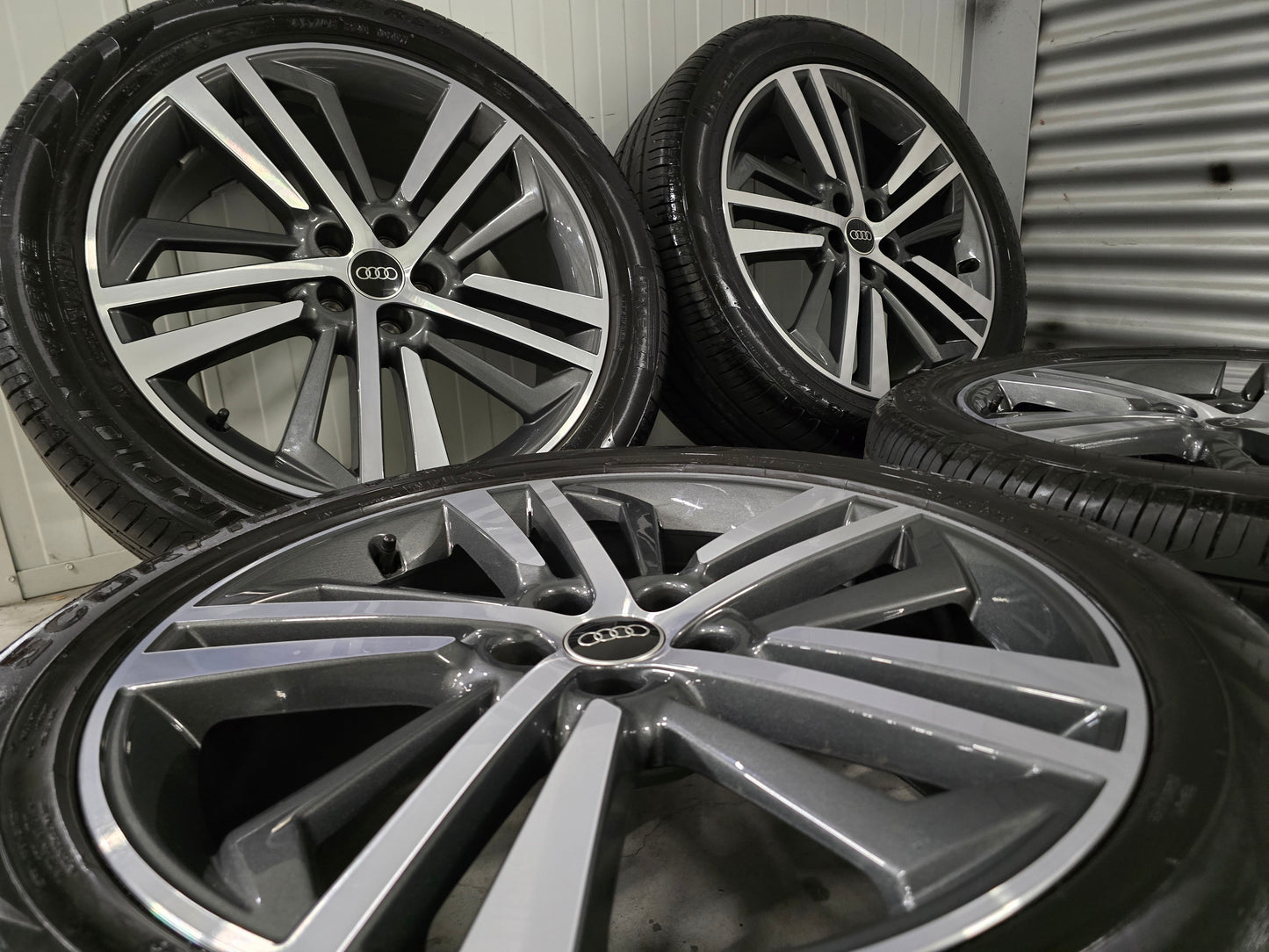 NIEUW Audi Q5 A6 e-tron  20 inch zomerbanden Sport velgen 5x112