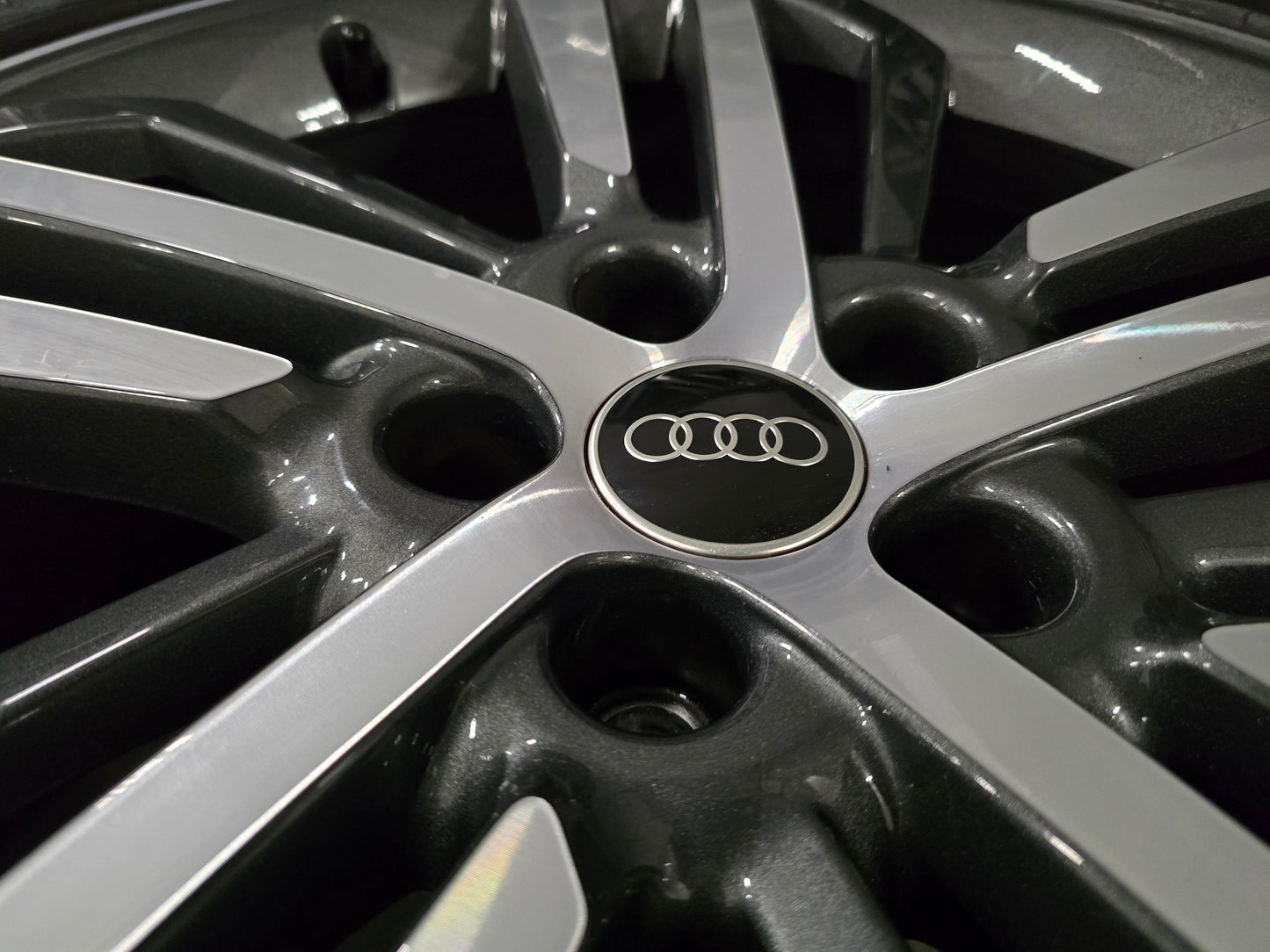 NIEUW Audi Q5 A6 e-tron  20 inch zomerbanden Sport velgen 5x112