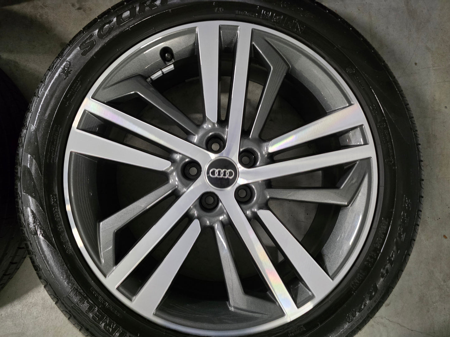 NIEUW Audi Q5 A6 e-tron  20 inch zomerbanden Sport velgen 5x112