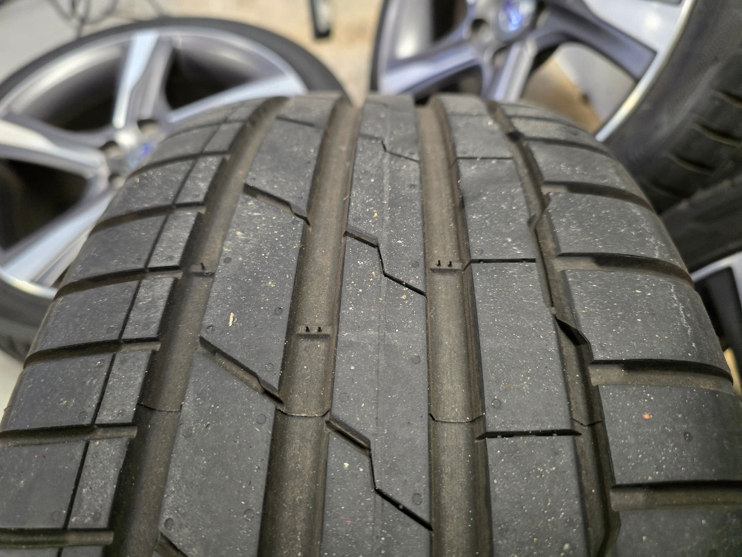 Volvo V70 V90 S90 V60 S60 18 inch Ixion R velgen zomerbanden