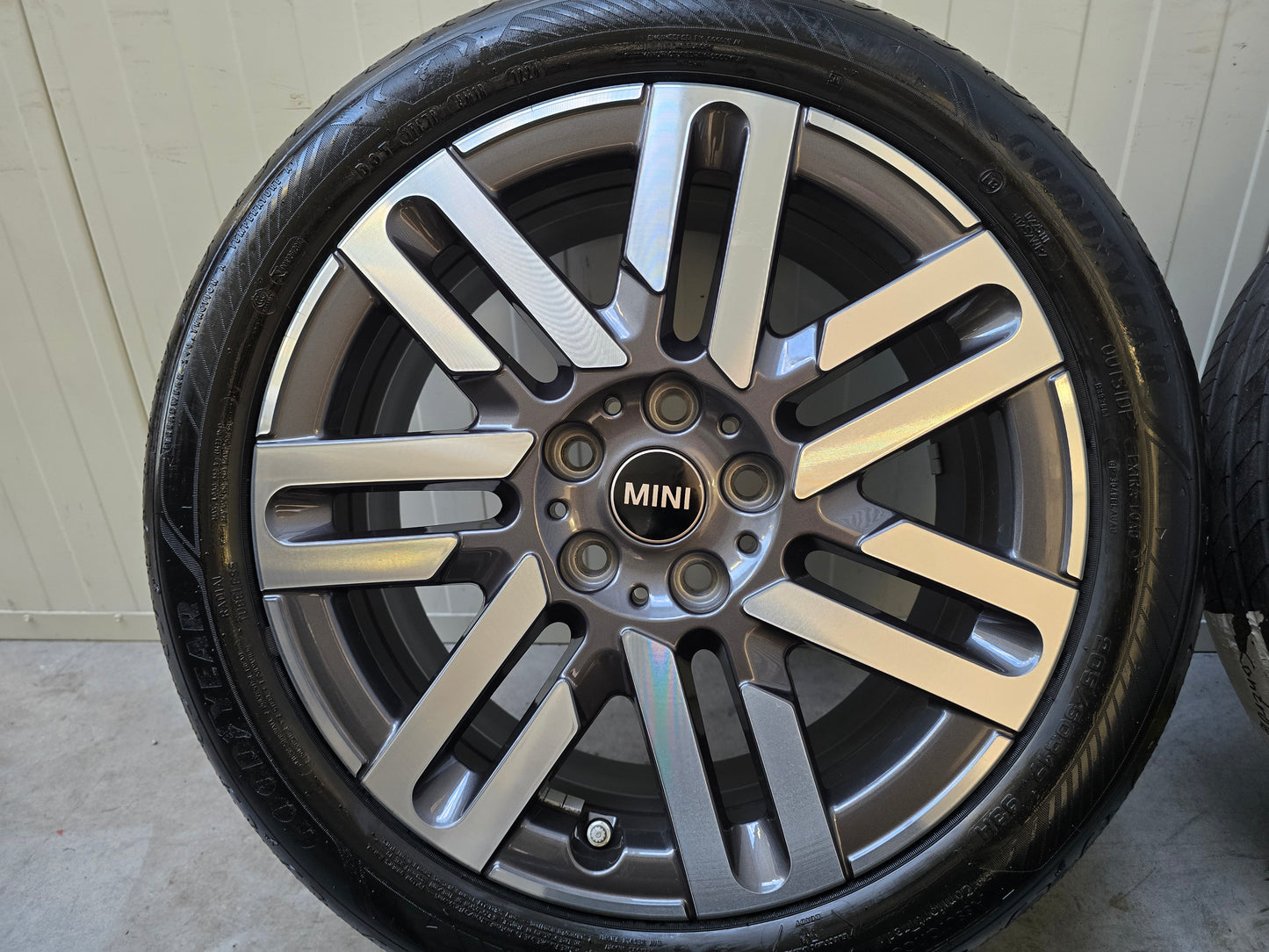 Demo Mini Electric / Cooper / One Zomerbanden 17 inch 983