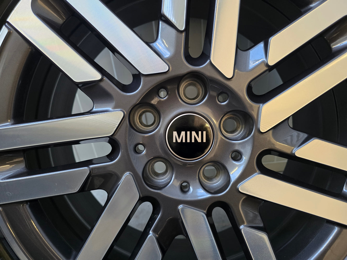 Demo Mini Electric / Cooper / One Zomerbanden 17 inch 983