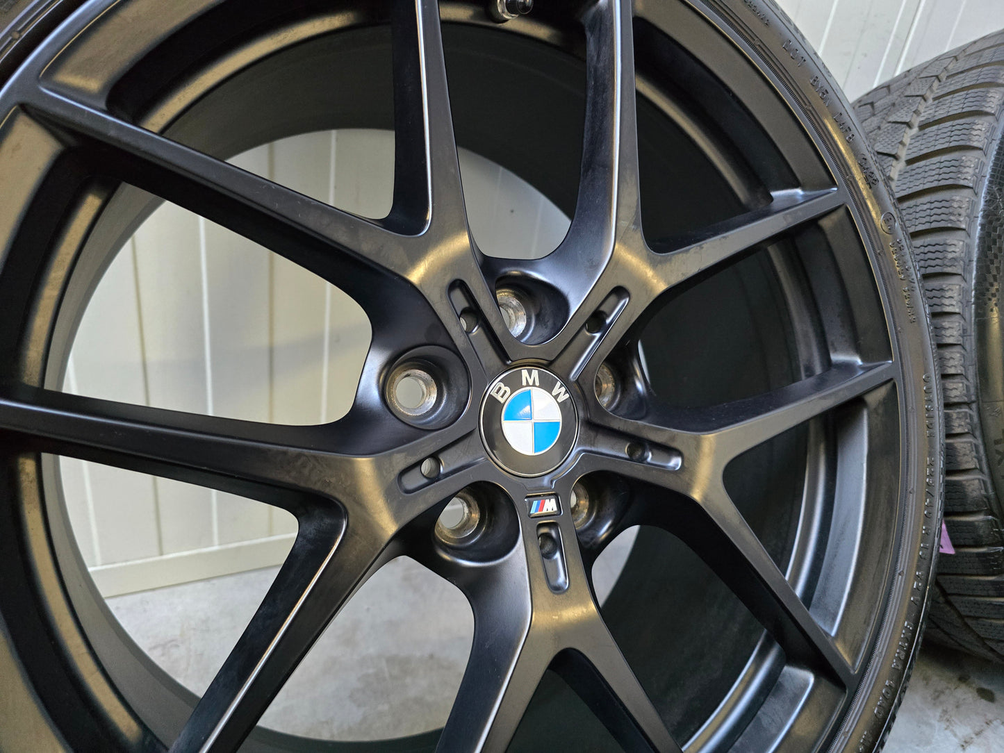 Demo BMW 1 serie F40 F70 2 serie 18 inch 554M velgen winterbanden 8mm