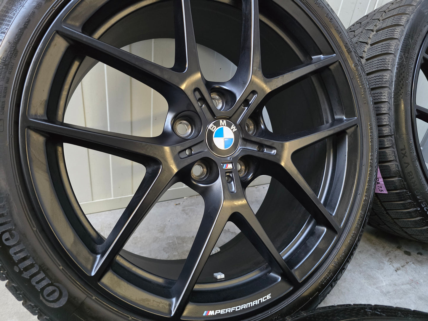 Demo BMW 1 serie F40 F70 2 serie 18 inch 554M velgen winterbanden 8mm