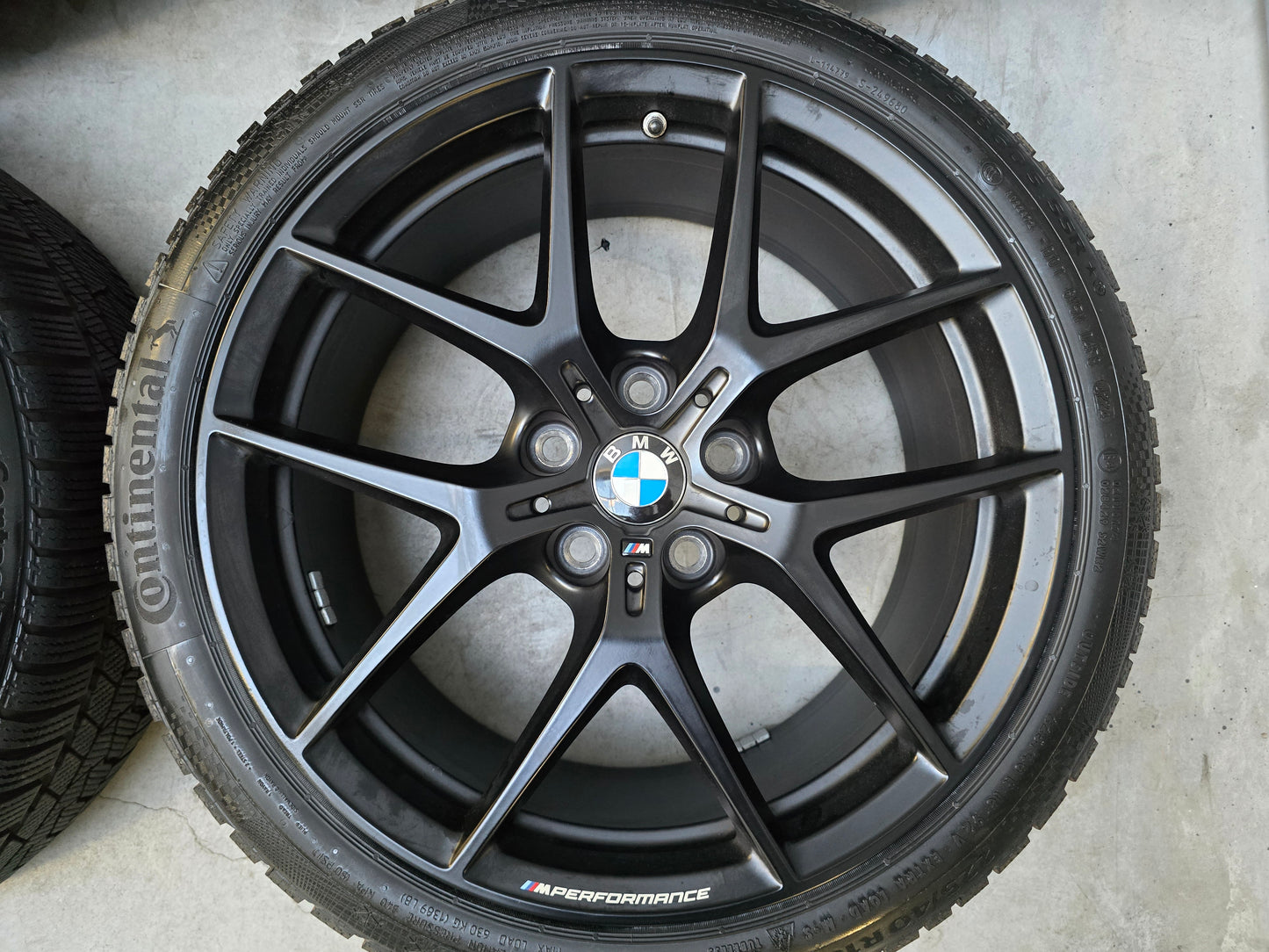 Demo BMW 1 serie F40 F70 2 serie 18 inch 554M velgen winterbanden 8mm