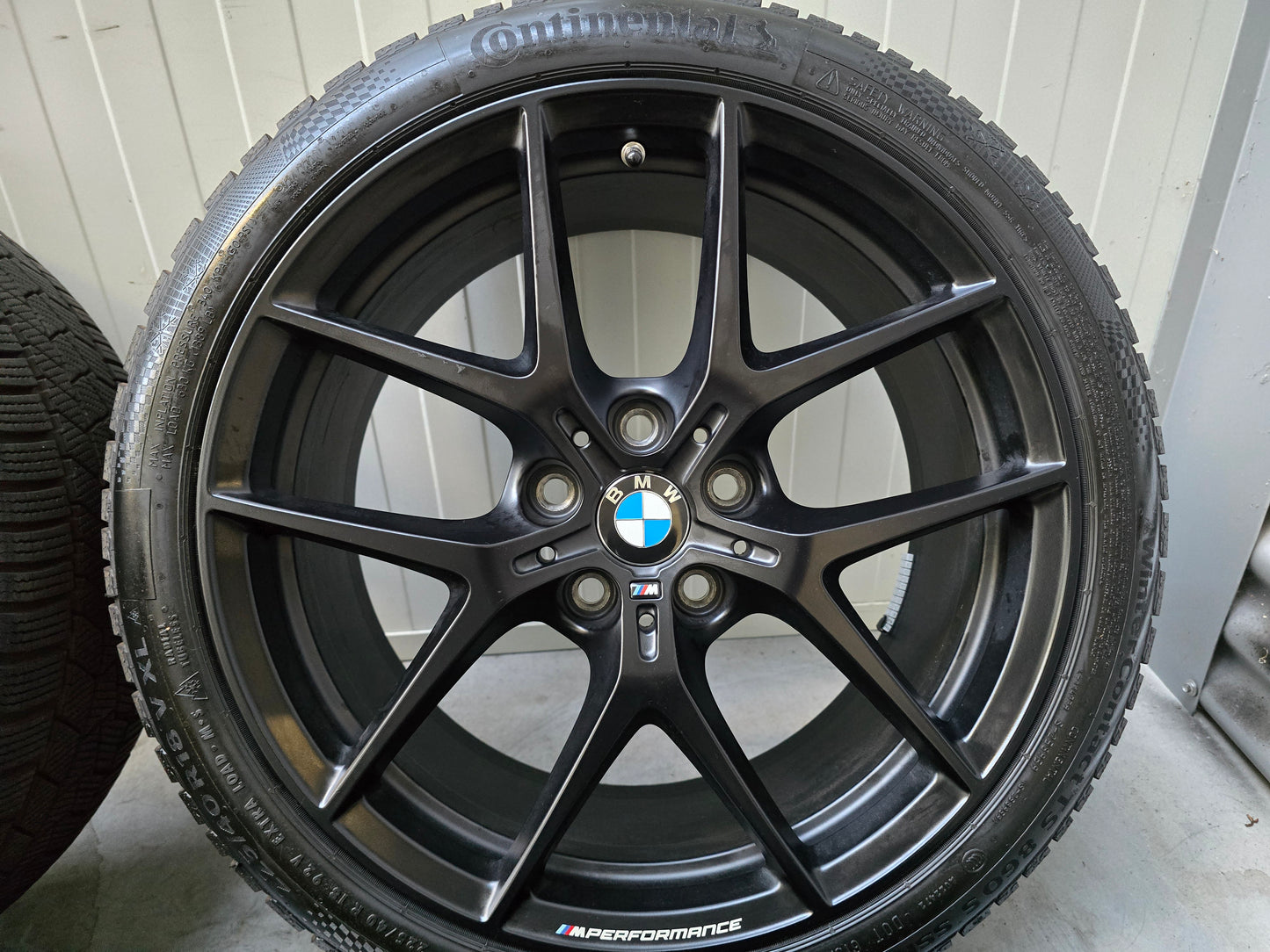 Demo BMW 1 serie F40 F70 2 serie 18 inch 554M velgen winterbanden 8mm