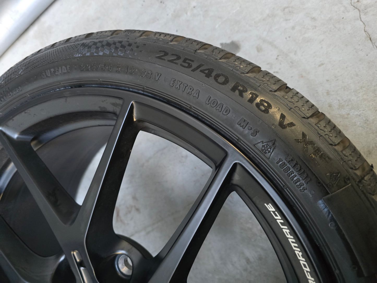 Demo BMW 1 serie F40 F70 2 serie 18 inch 554M velgen winterbanden 8mm