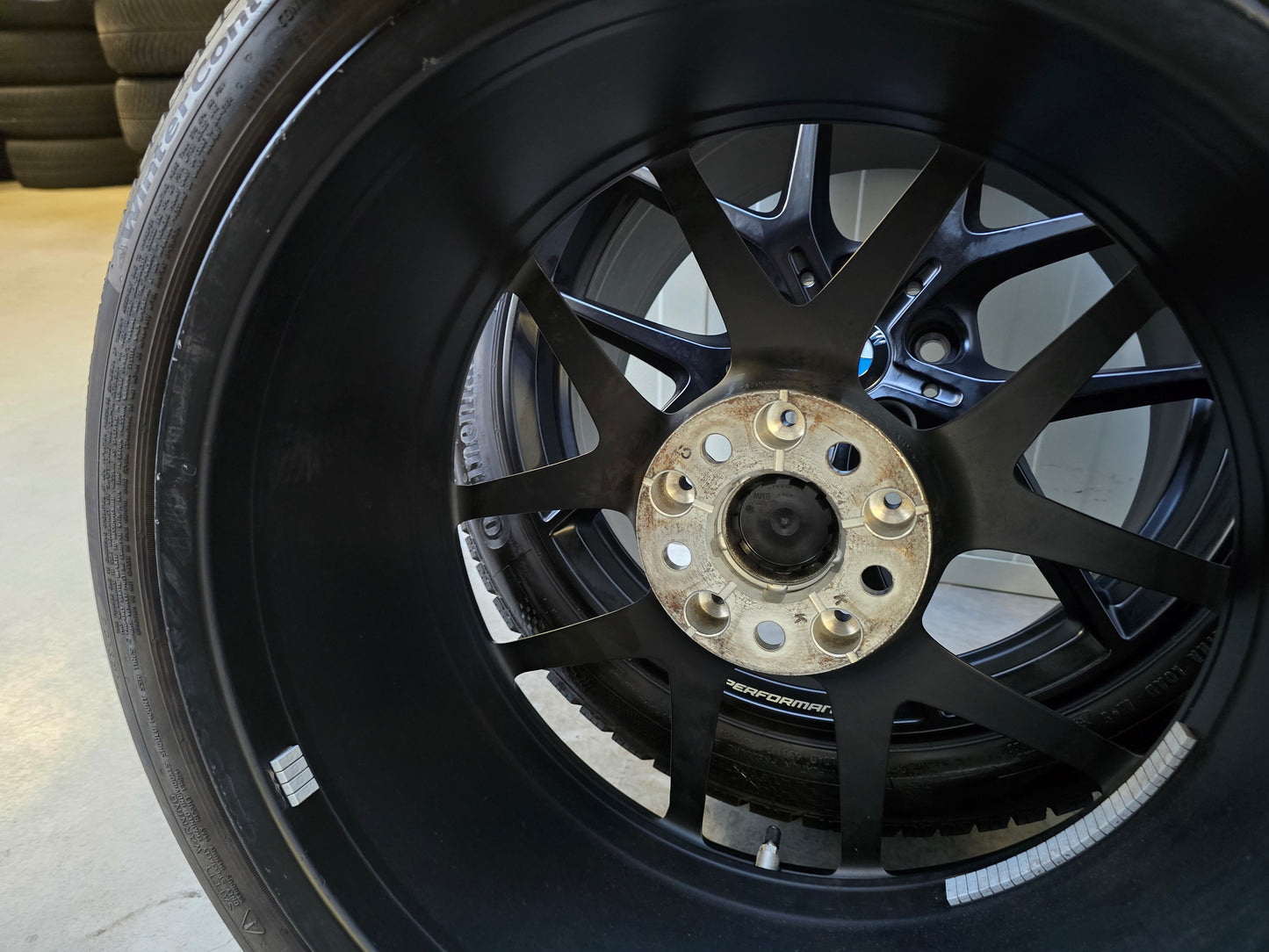 Demo BMW 1 serie F40 F70 2 serie 18 inch 554M velgen winterbanden 8mm