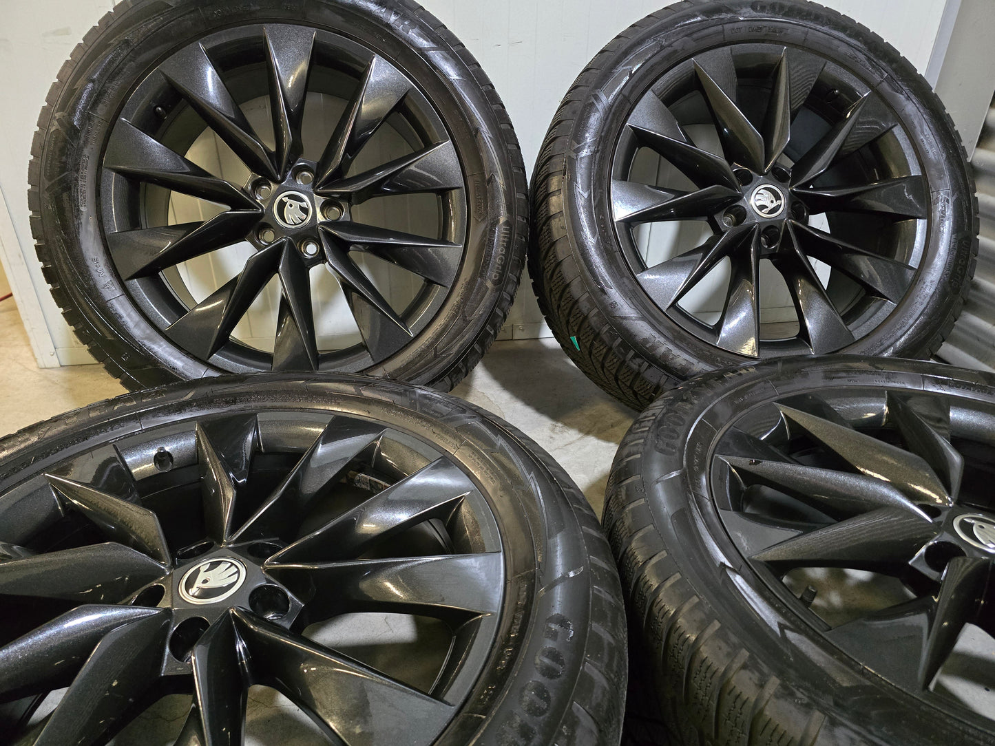 Skoda Enyac VW ID4,5, 7, Buzz Audi Q4 19 inch winterbanden breedset sport