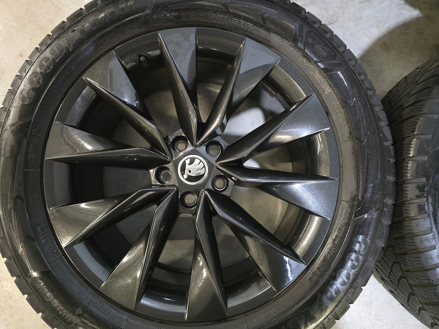 Skoda Enyac VW ID4,5, 7, Buzz Audi Q4 19 inch winterbanden breedset sport