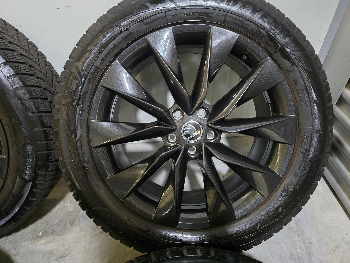 Skoda Enyac VW ID4,5, 7, Buzz Audi Q4 19 inch winterbanden breedset sport