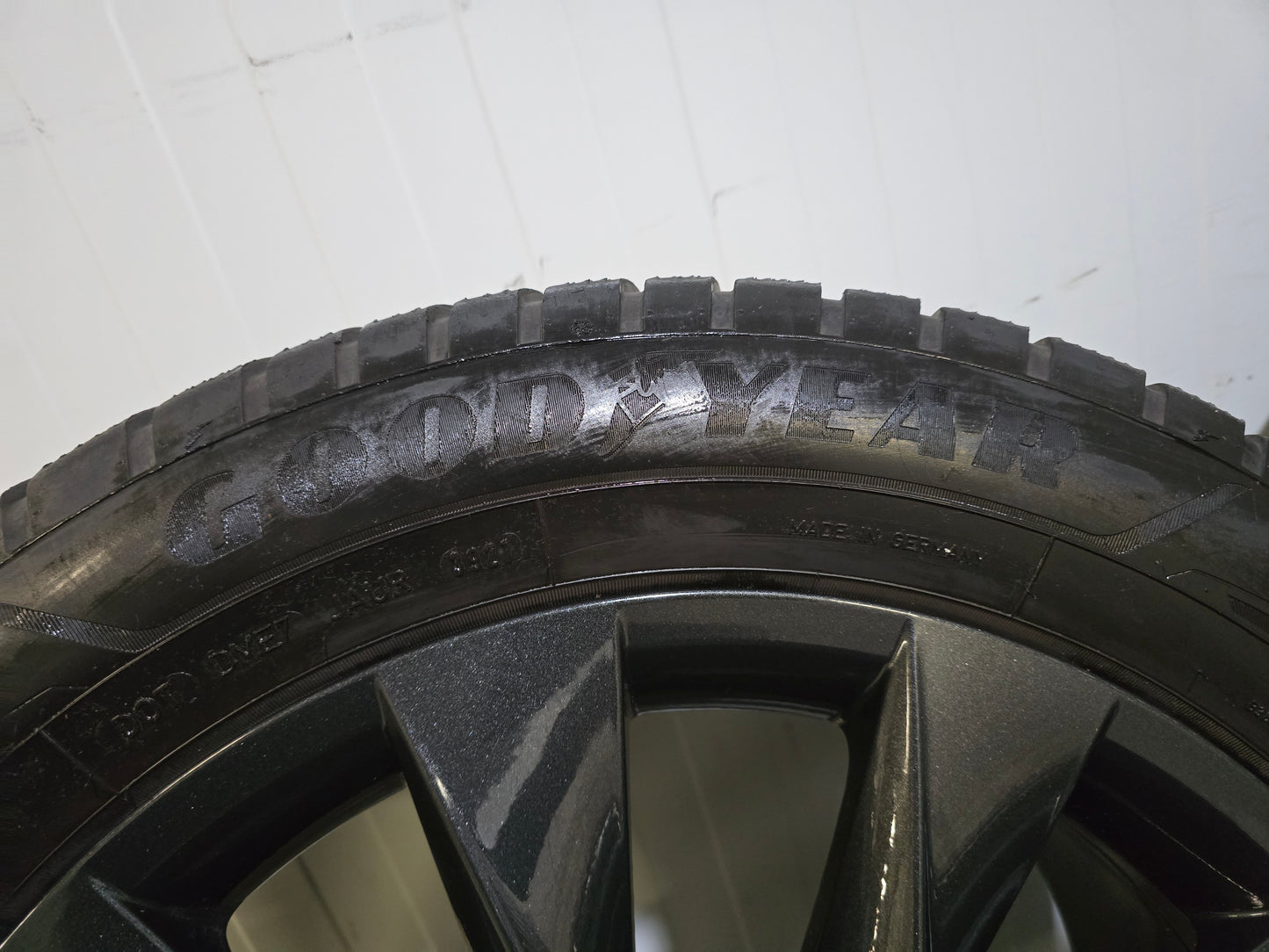 Skoda Enyac VW ID4,5, 7, Buzz Audi Q4 19 inch winterbanden breedset sport