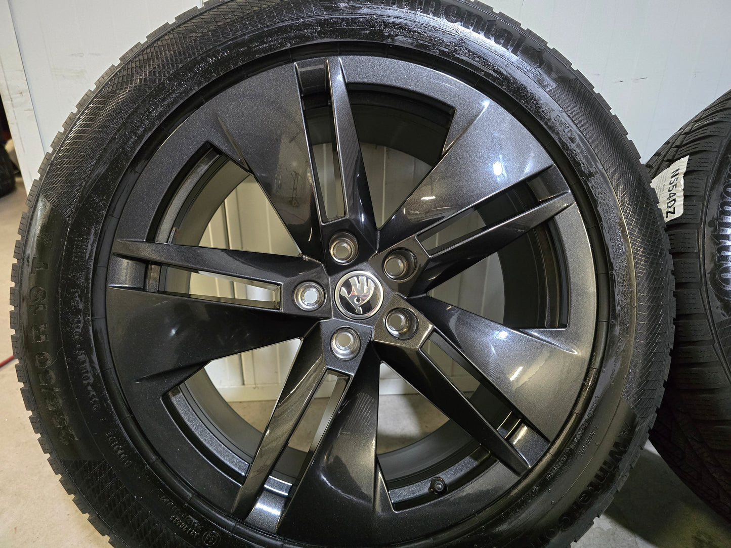 Skoda Enyac VW ID4,5, 7, Buzz Audi Q4 19 inch velgen winterbanden breedset black