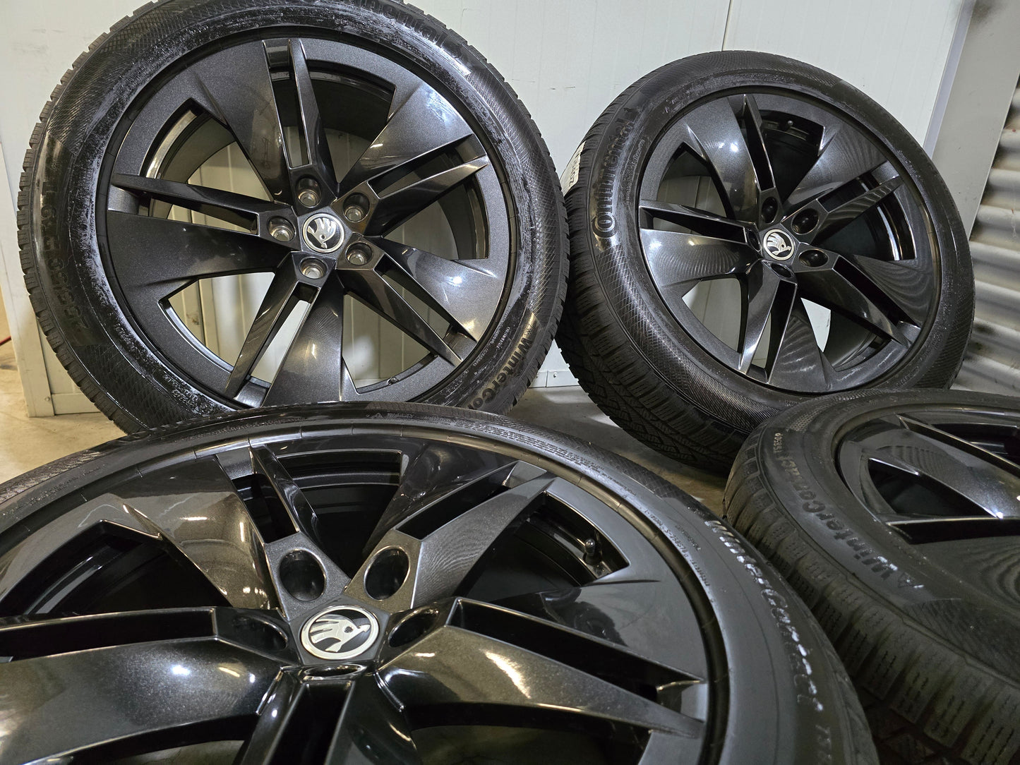 Skoda Enyac VW ID4,5, 7, Buzz Audi Q4 19 inch velgen winterbanden breedset black