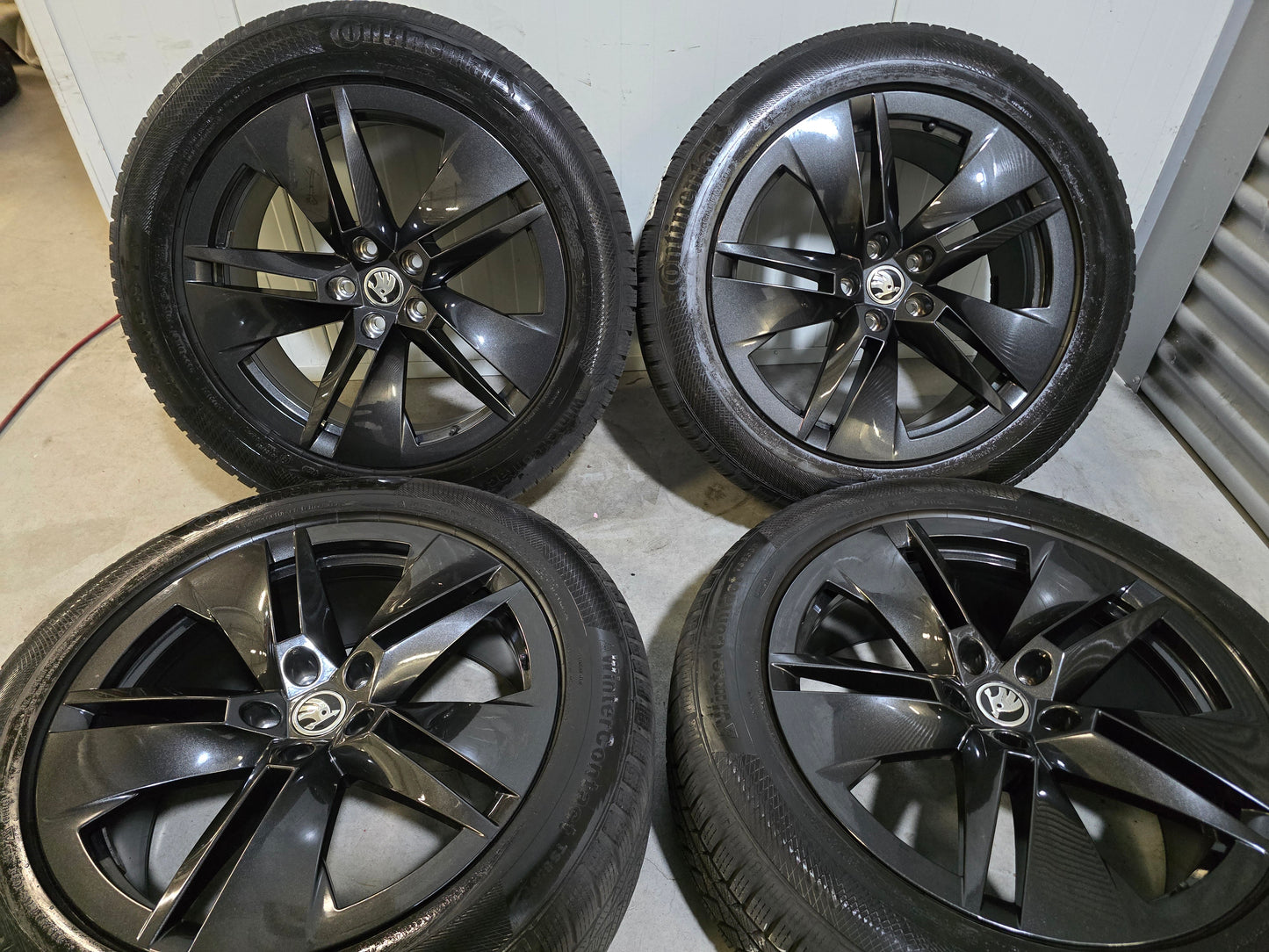 Skoda Enyac VW ID4,5, 7, Buzz Audi Q4 19 inch velgen winterbanden breedset black