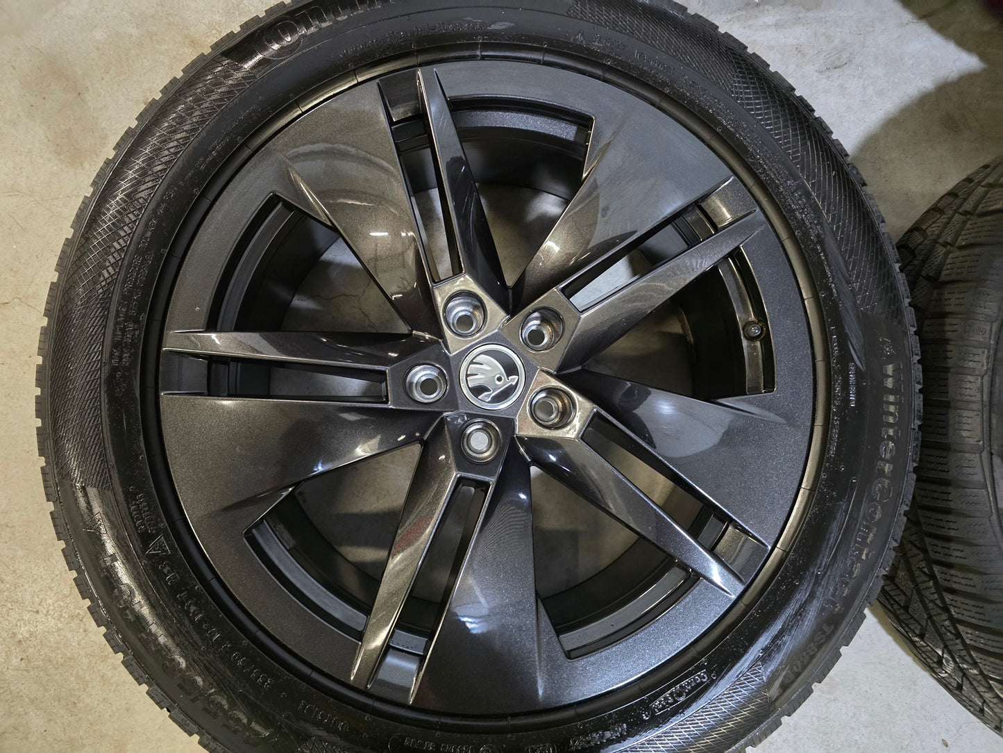 Skoda Enyac VW ID4,5, 7, Buzz Audi Q4 19 inch velgen winterbanden breedset black