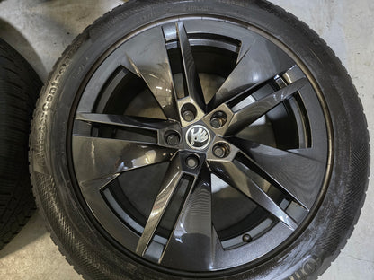 Skoda Enyac VW ID4,5, 7, Buzz Audi Q4 19 inch velgen winterbanden breedset black