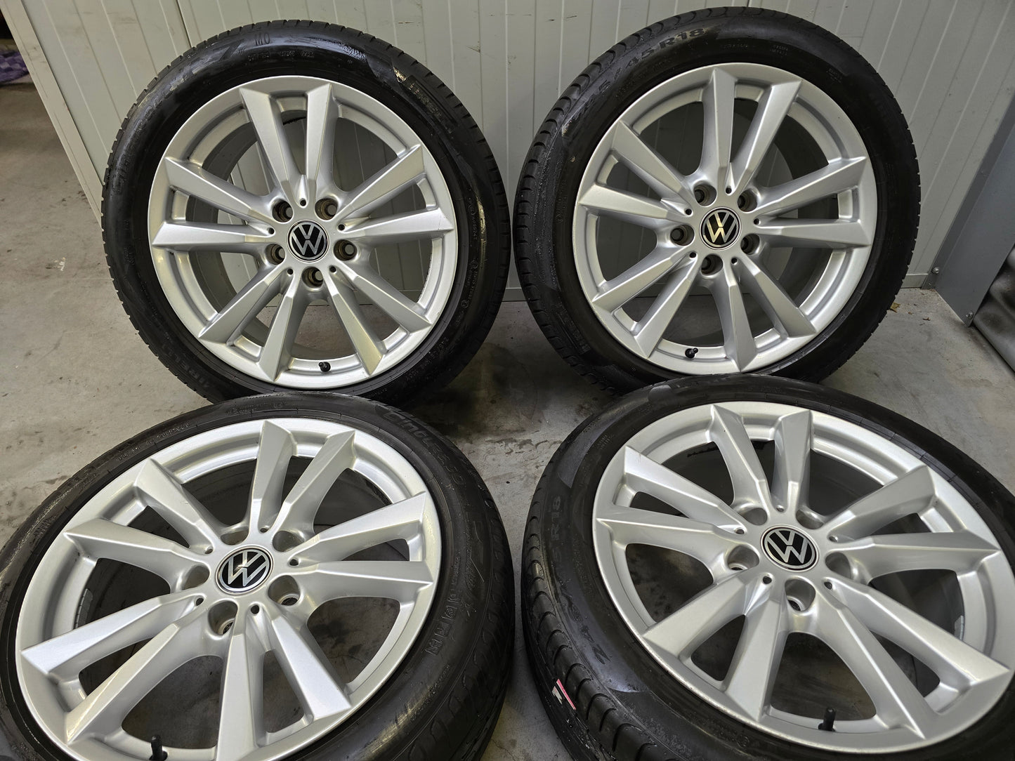 Volkswagen Transporter T5 T6 18 inch zomerbanden Pirelli