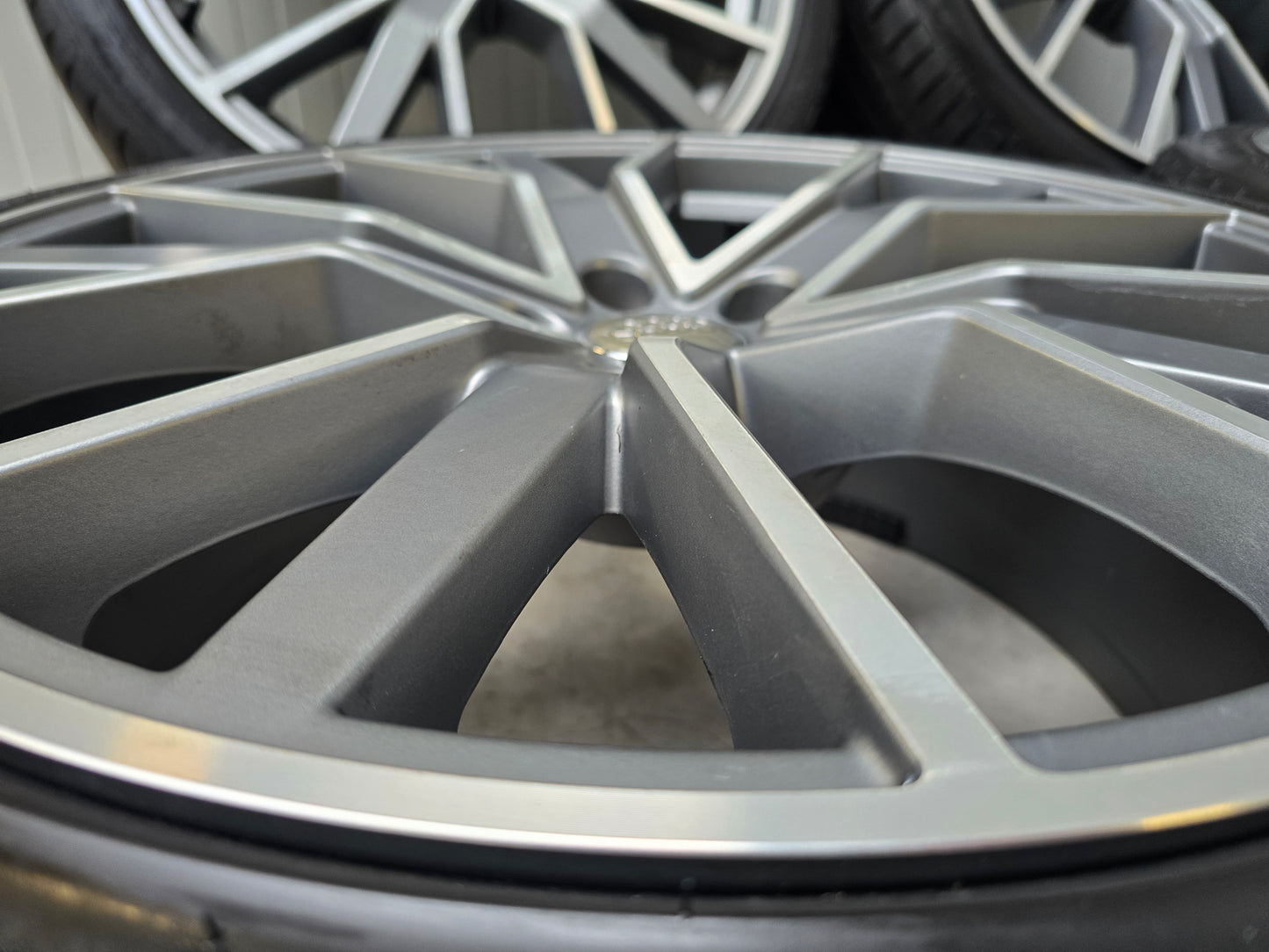 Audi A6 Q3 20 inch sport velgen zomerbanden