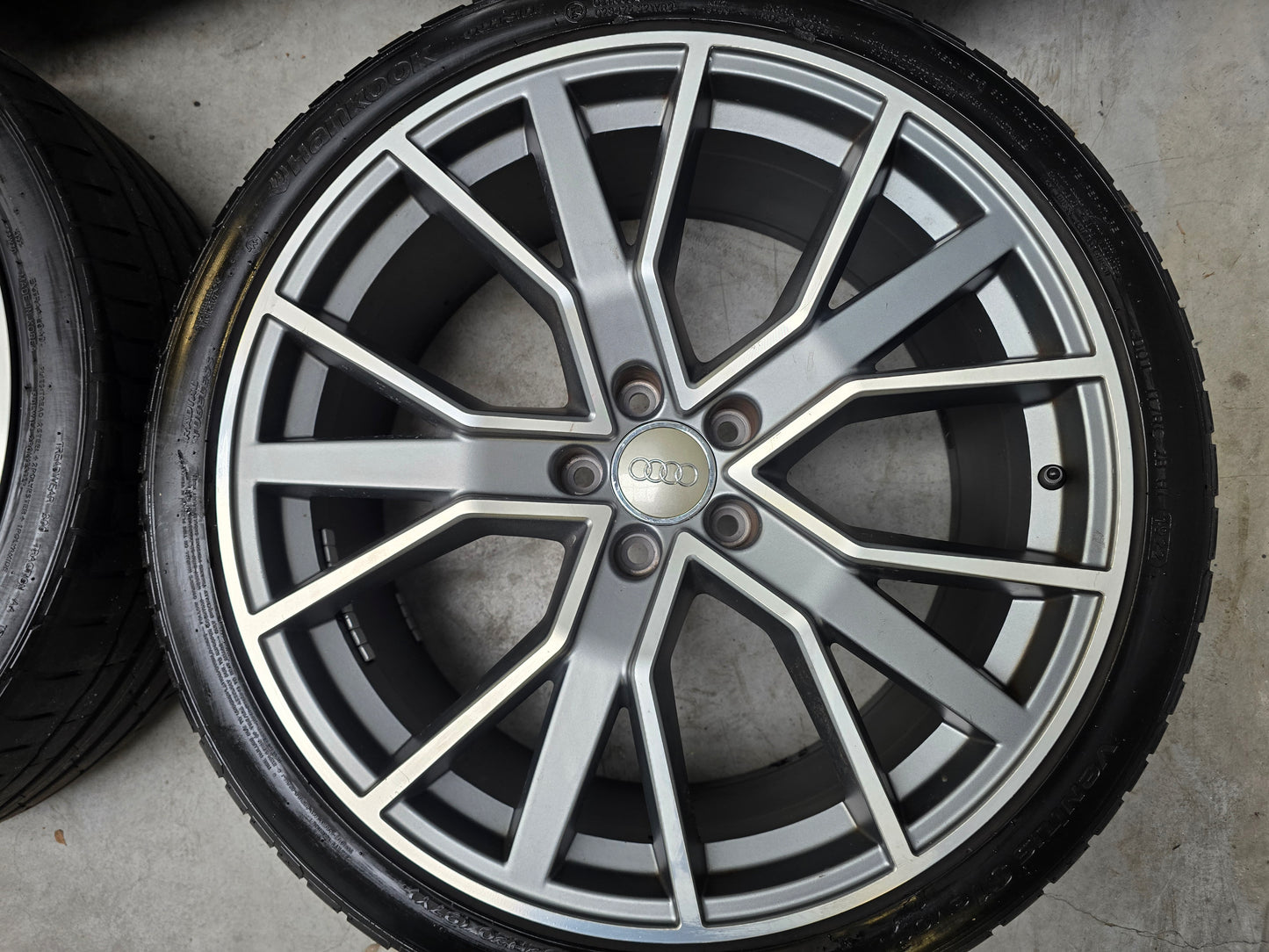 Audi A6 Q3 20 inch sport velgen zomerbanden