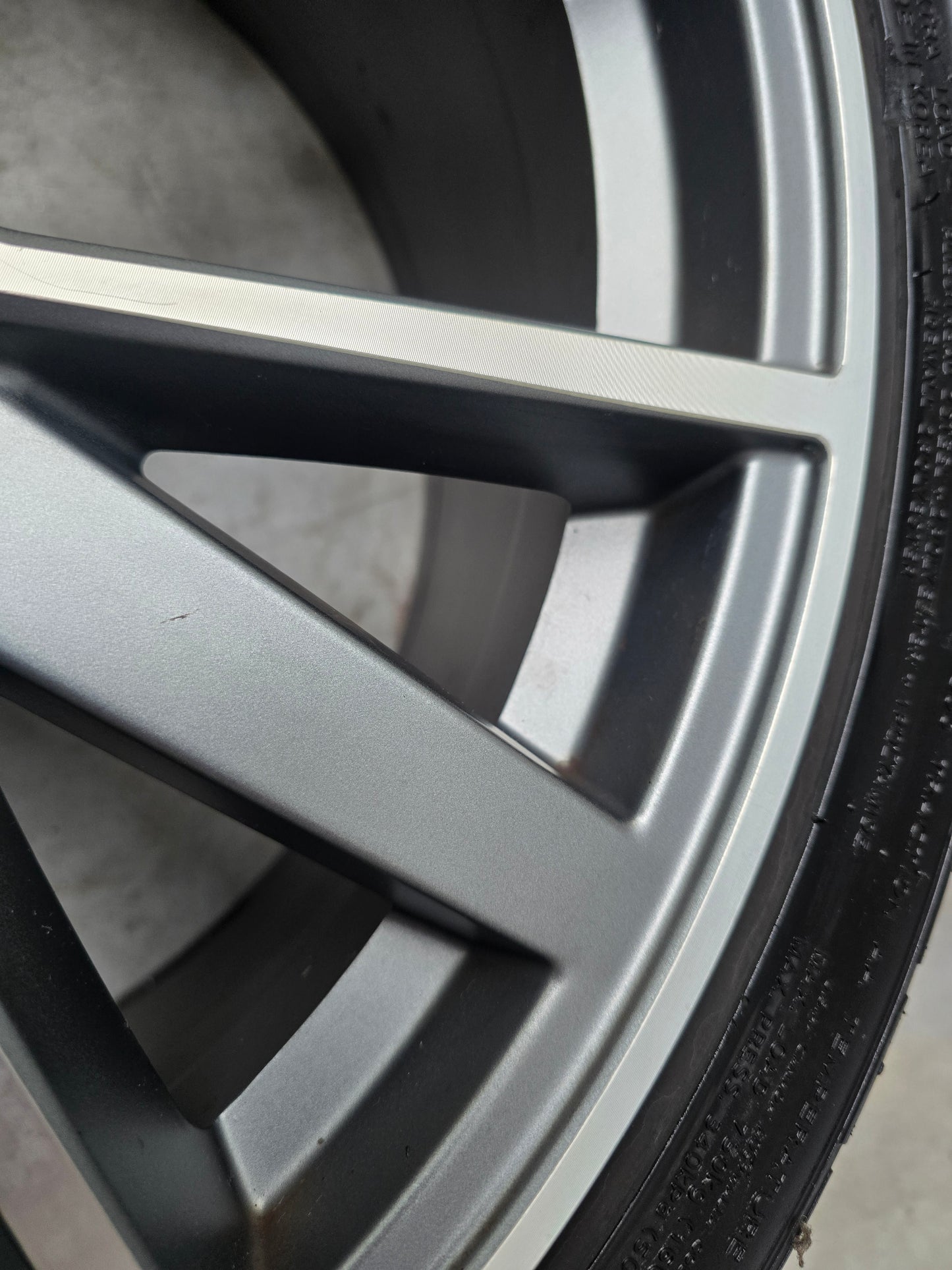 Audi A6 Q3 20 inch sport velgen zomerbanden