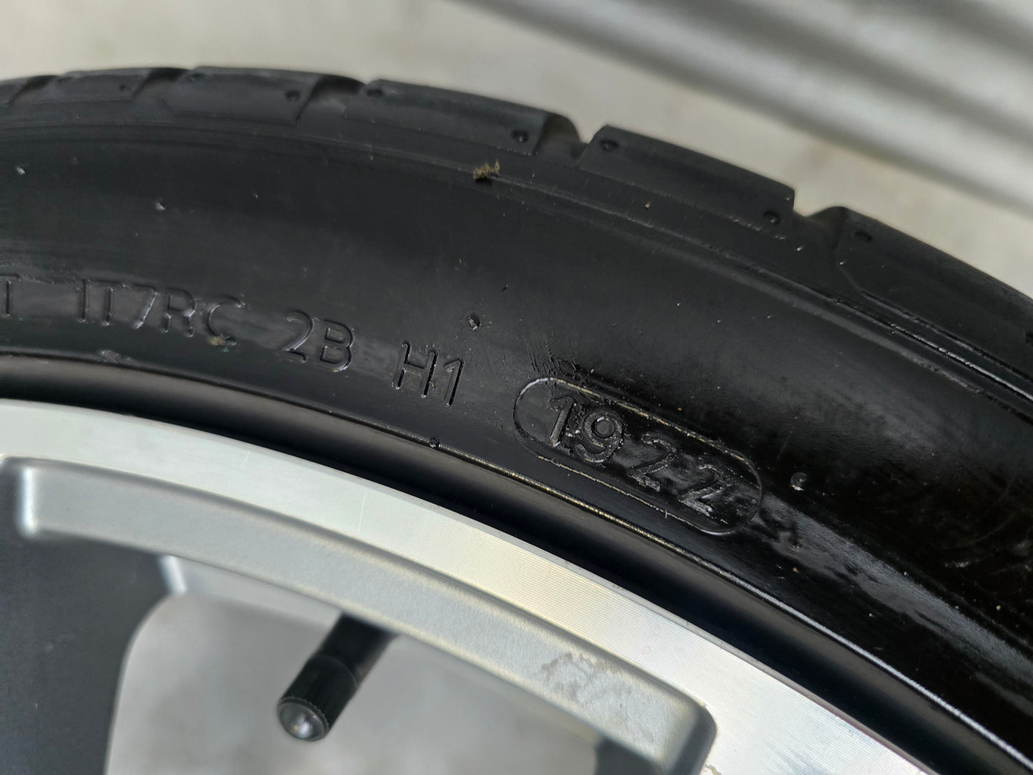 Audi A6 Q3 20 inch sport velgen zomerbanden