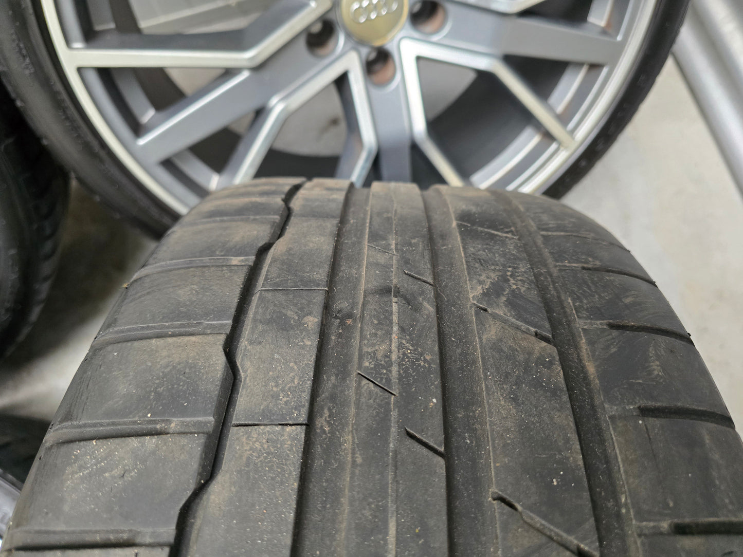 Audi A6 Q3 20 inch sport velgen zomerbanden