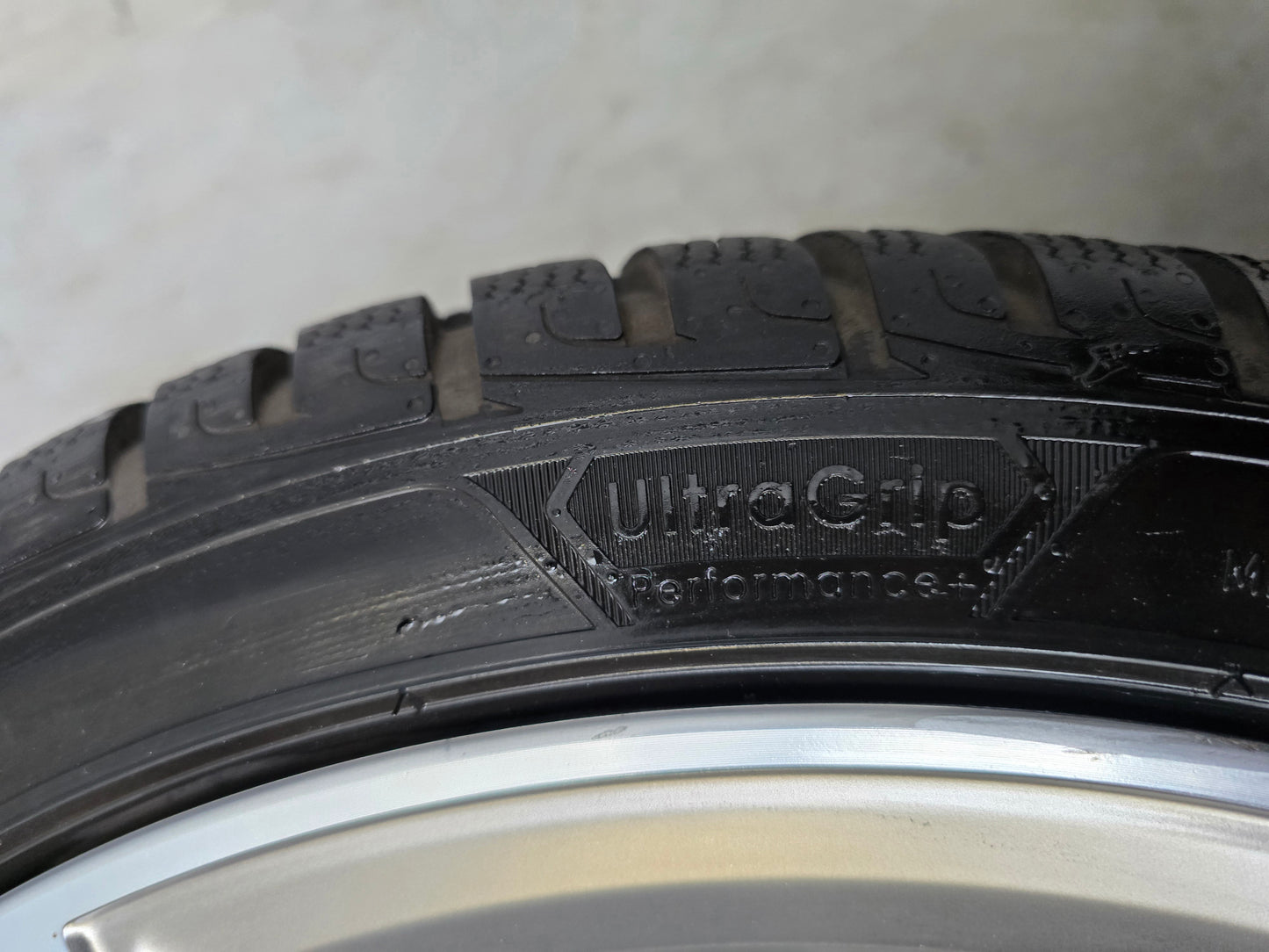 Demo BMW 1 serie F40 2 serie 556M 18 inch winterbanden