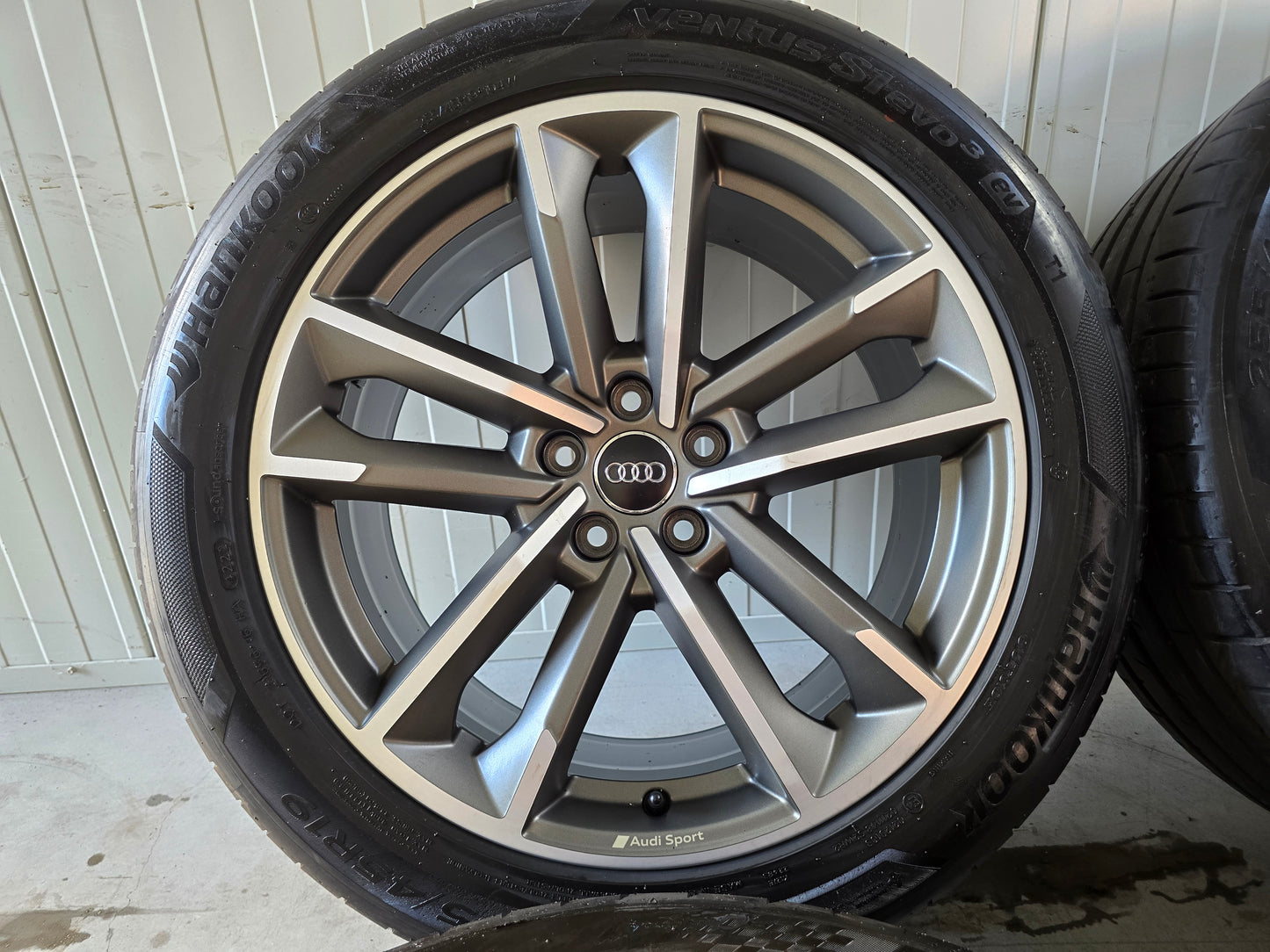Audi Q3 19 inch Audi Sport velgen zomerbanden