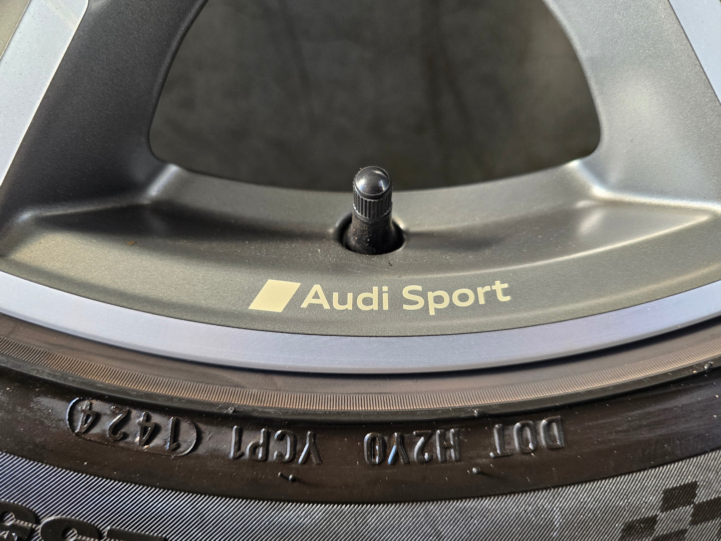 Audi Q3 19 inch Audi Sport velgen zomerbanden