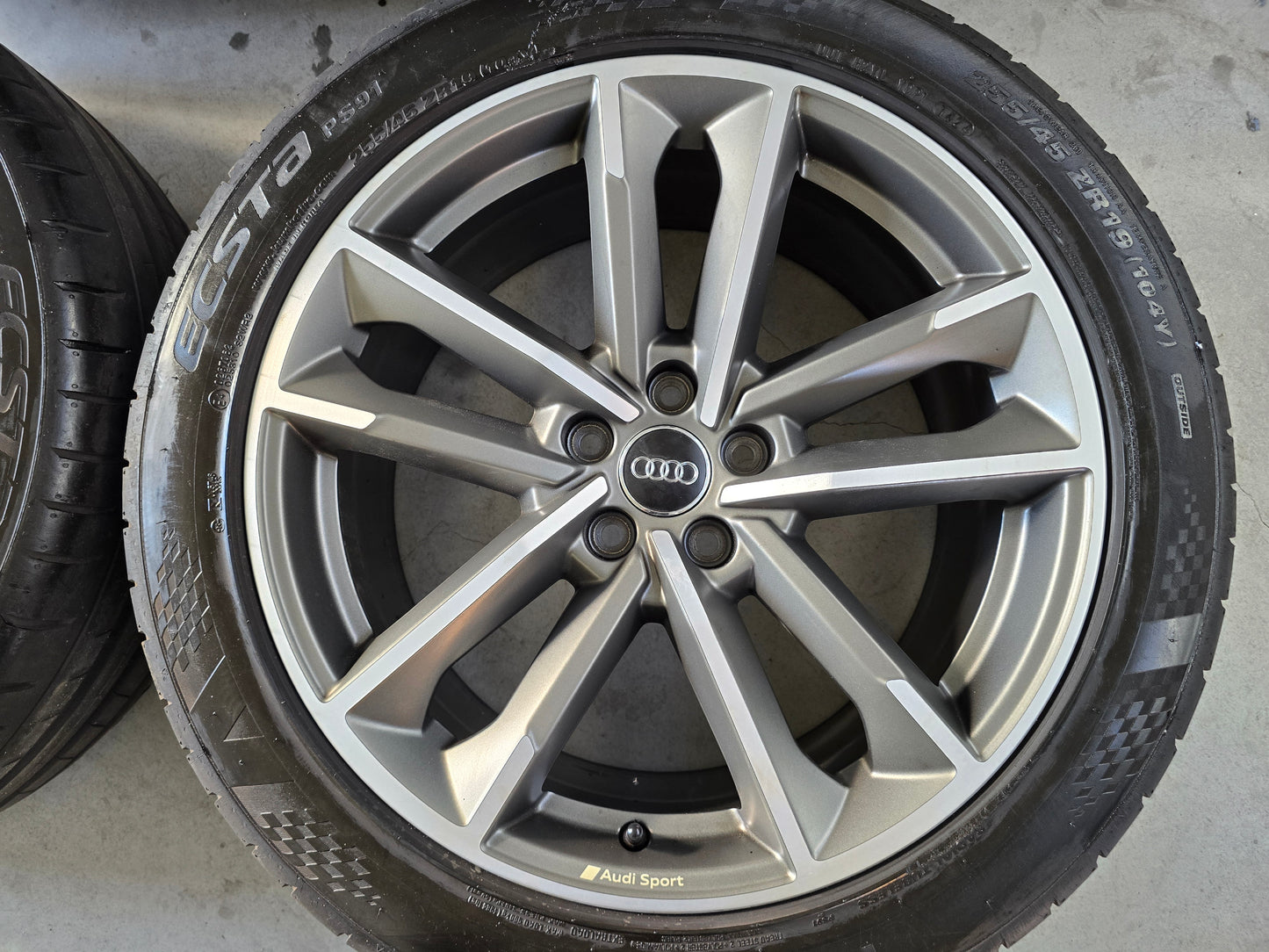 Audi Q3 19 inch Audi Sport velgen zomerbanden