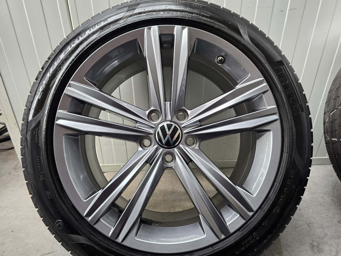 Volkswagen Arteon Passat 18 inch R-Line velgen zomerbanden