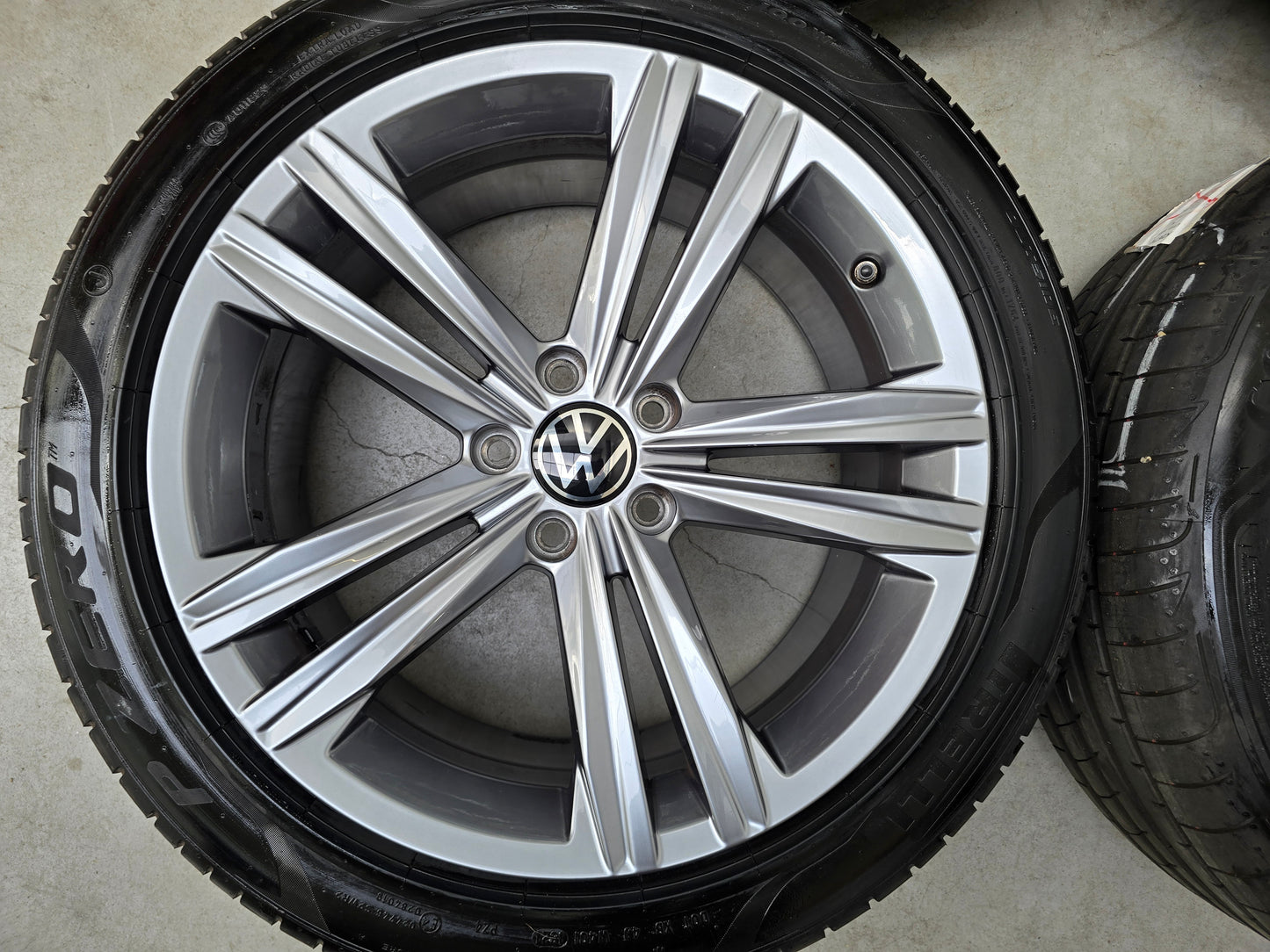 Volkswagen Arteon Passat 18 inch R-Line velgen zomerbanden