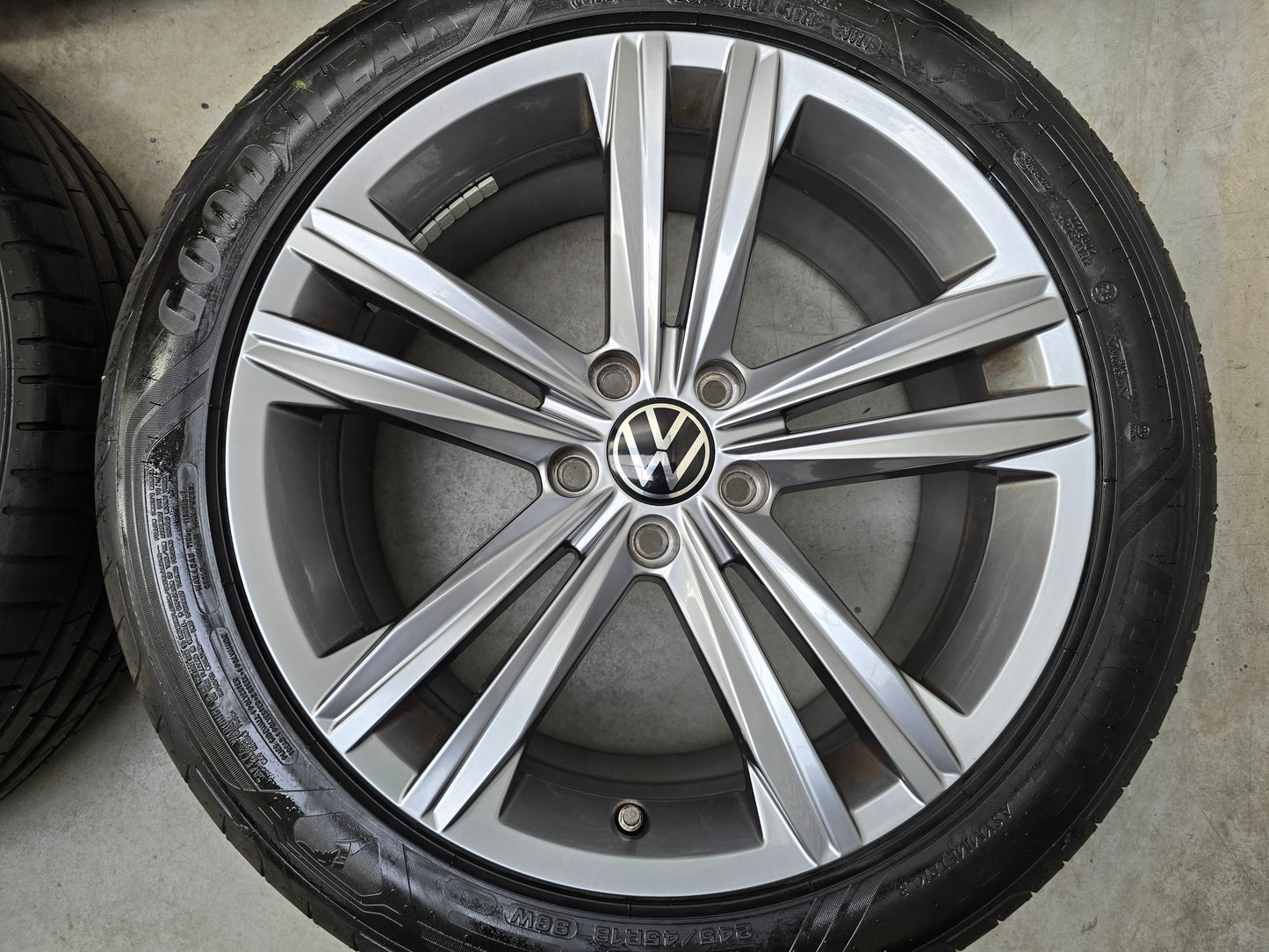 Volkswagen Arteon Passat 18 inch R-Line velgen zomerbanden