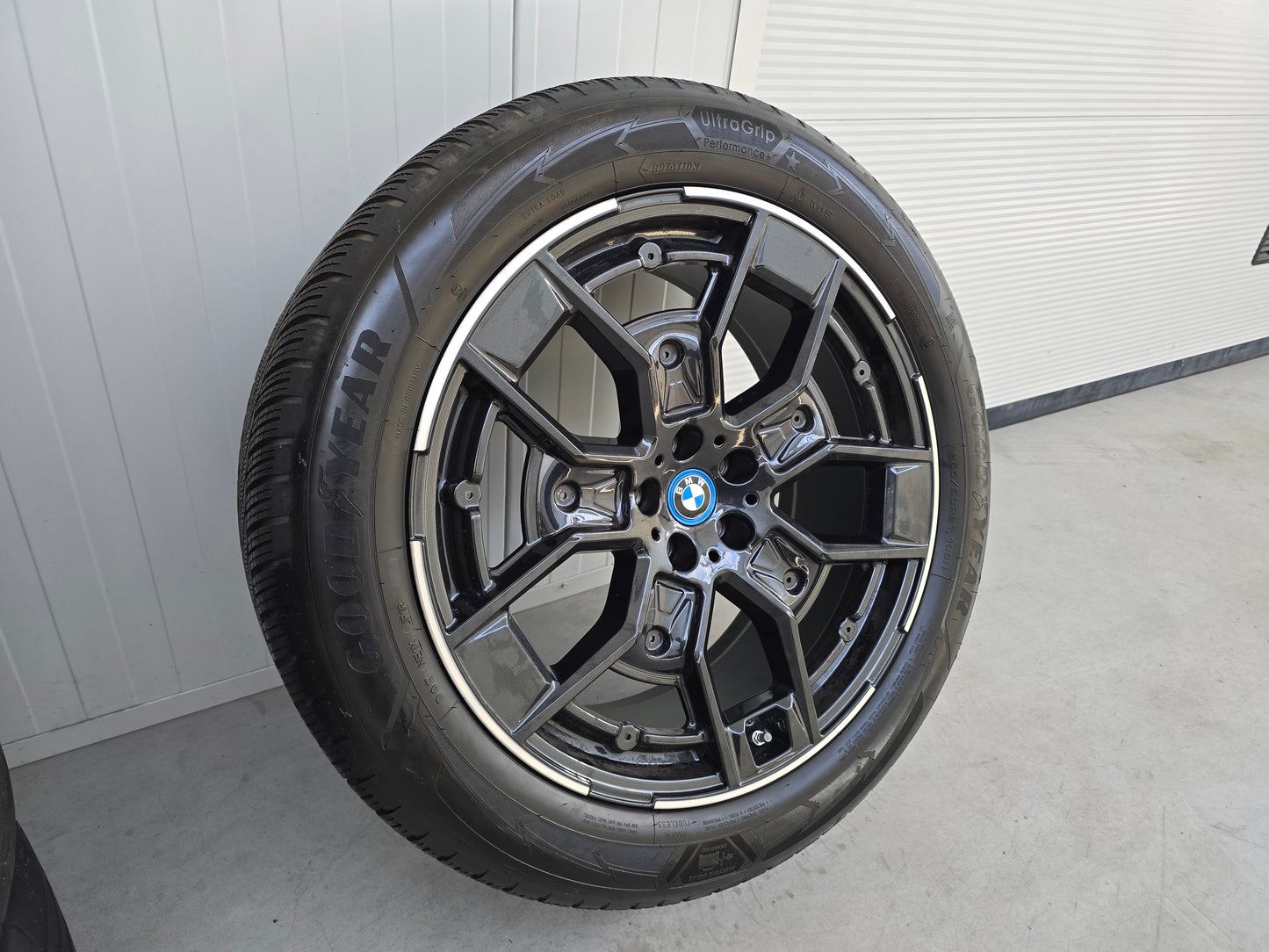 Demo BMW IX 21 inch velgen zomerbanden 1011 velgen sport