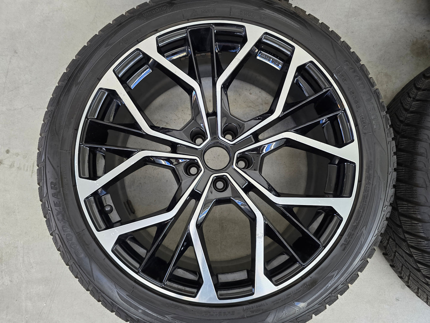 VW ID4 ID5 ID6 IDBuzz Audi Q4 Enyac 20 inch winterbanden
