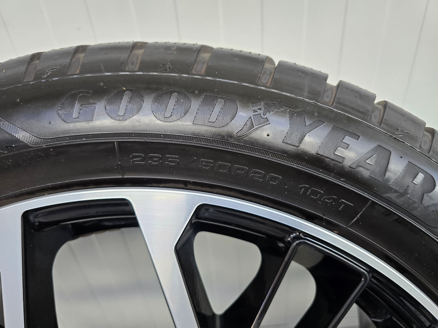 VW ID4 ID5 ID6 IDBuzz Audi Q4 Enyac 20 inch winterbanden