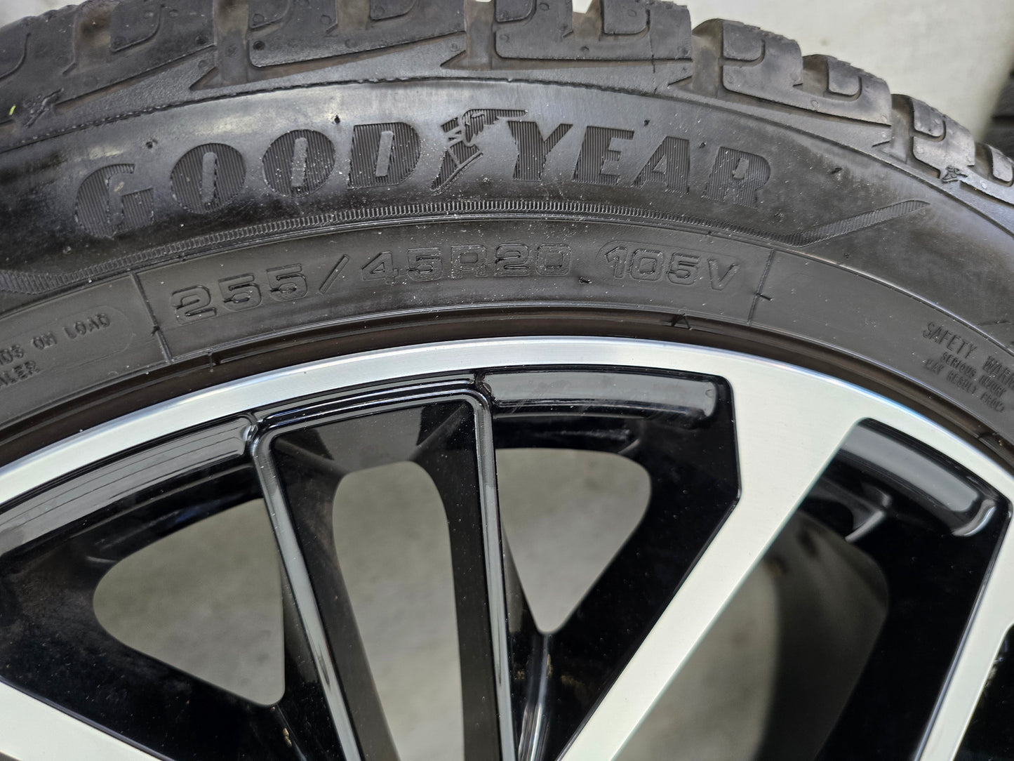 VW ID4 ID5 ID6 IDBuzz Audi Q4 Enyac 20 inch winterbanden