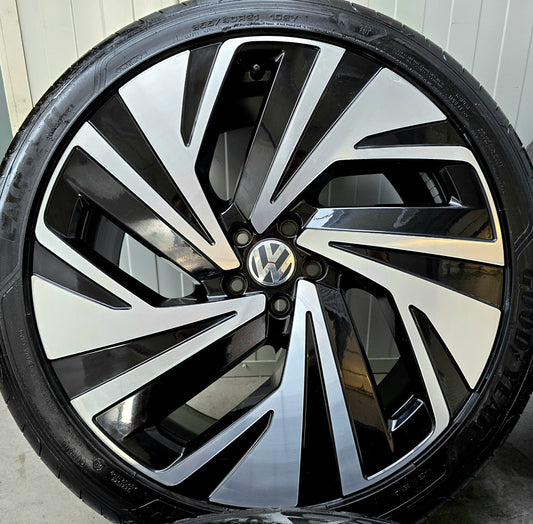 Volkswagen ID4 ID5 ID6 Enyaq Q4 Narvik 21 inch breedset zomerbanden
