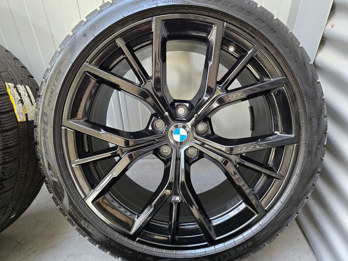 BMW 5 Serie G30 G31 i4 845M 19 inch velgen winterbanden breedset