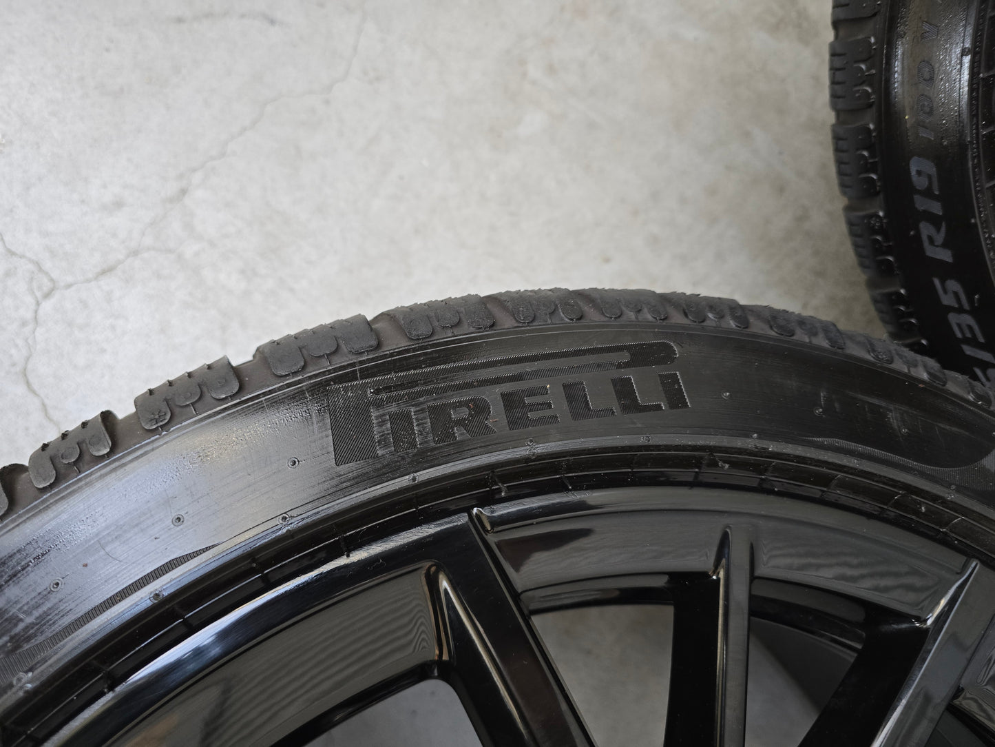 BMW 5 Serie G30 G31 i4 845M 19 inch velgen winterbanden breedset