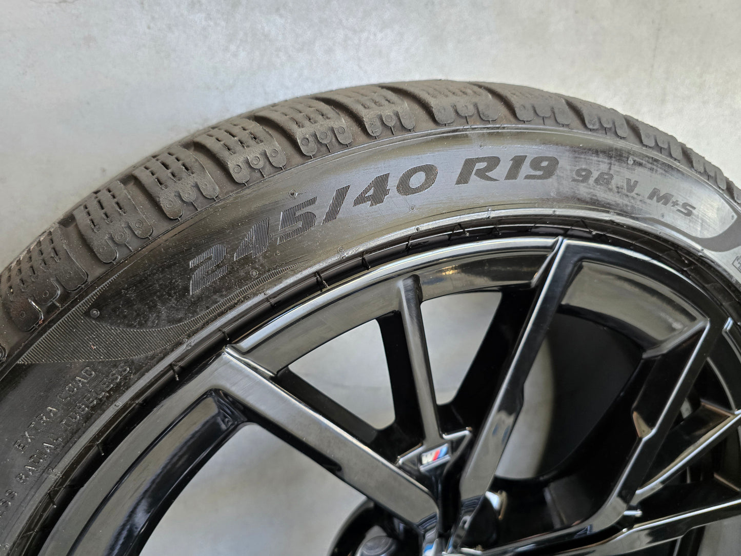 BMW 5 Serie G30 G31 i4 845M 19 inch velgen winterbanden breedset