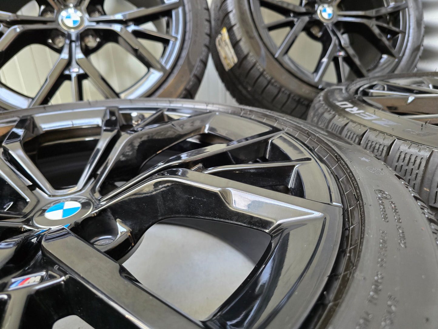BMW 5 Serie G30 G31 i4 845M 19 inch velgen winterbanden breedset